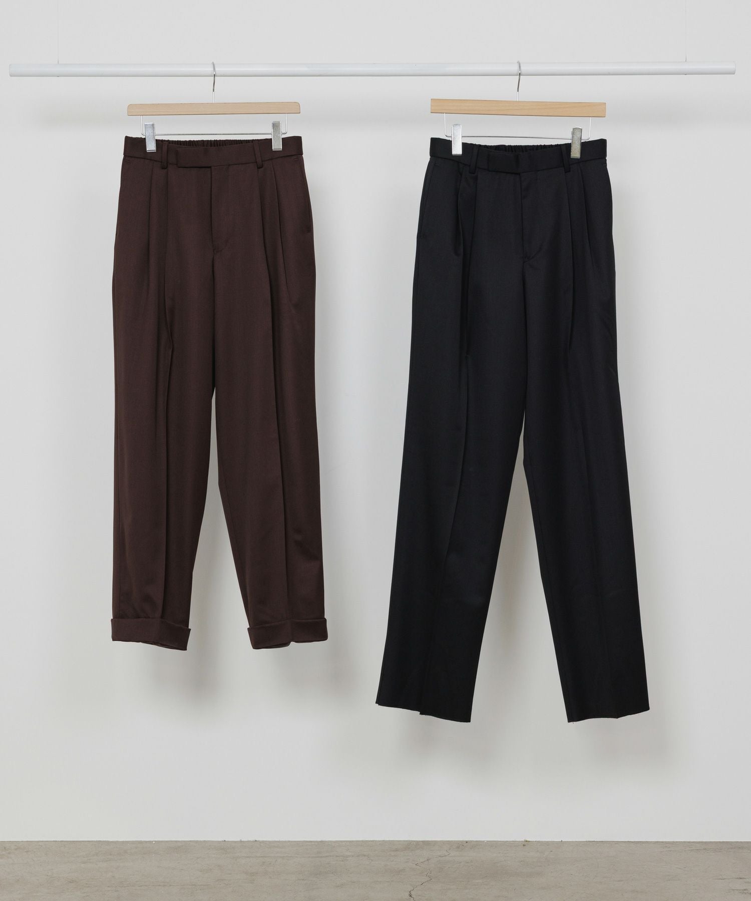 MARKAWARE(マーカウェア)】 Double Pleated Classic Wide Trousers