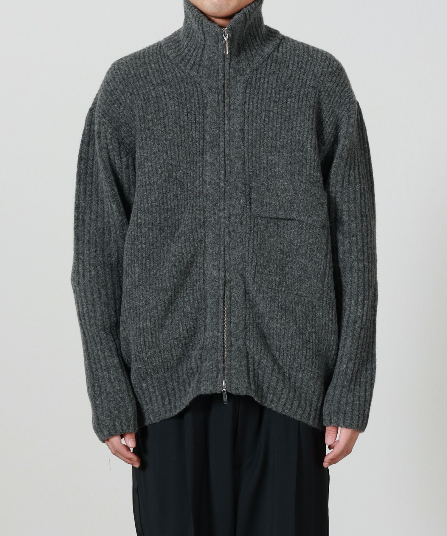 UJOH(ウジョー)】 Zip High Neck Knit｜PARIGOT ONLINE（パリゴ