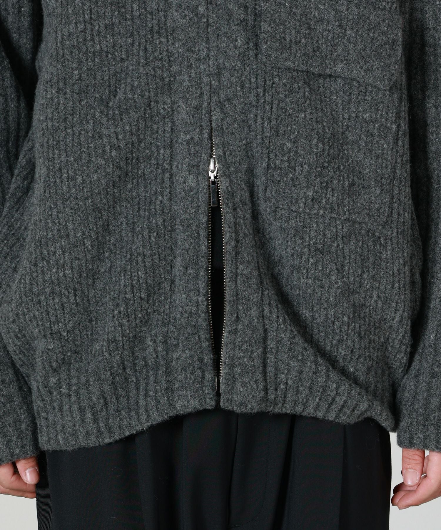 UJOH(ウジョー)】 Zip High Neck Knit｜PARIGOT ONLINE（パリゴ