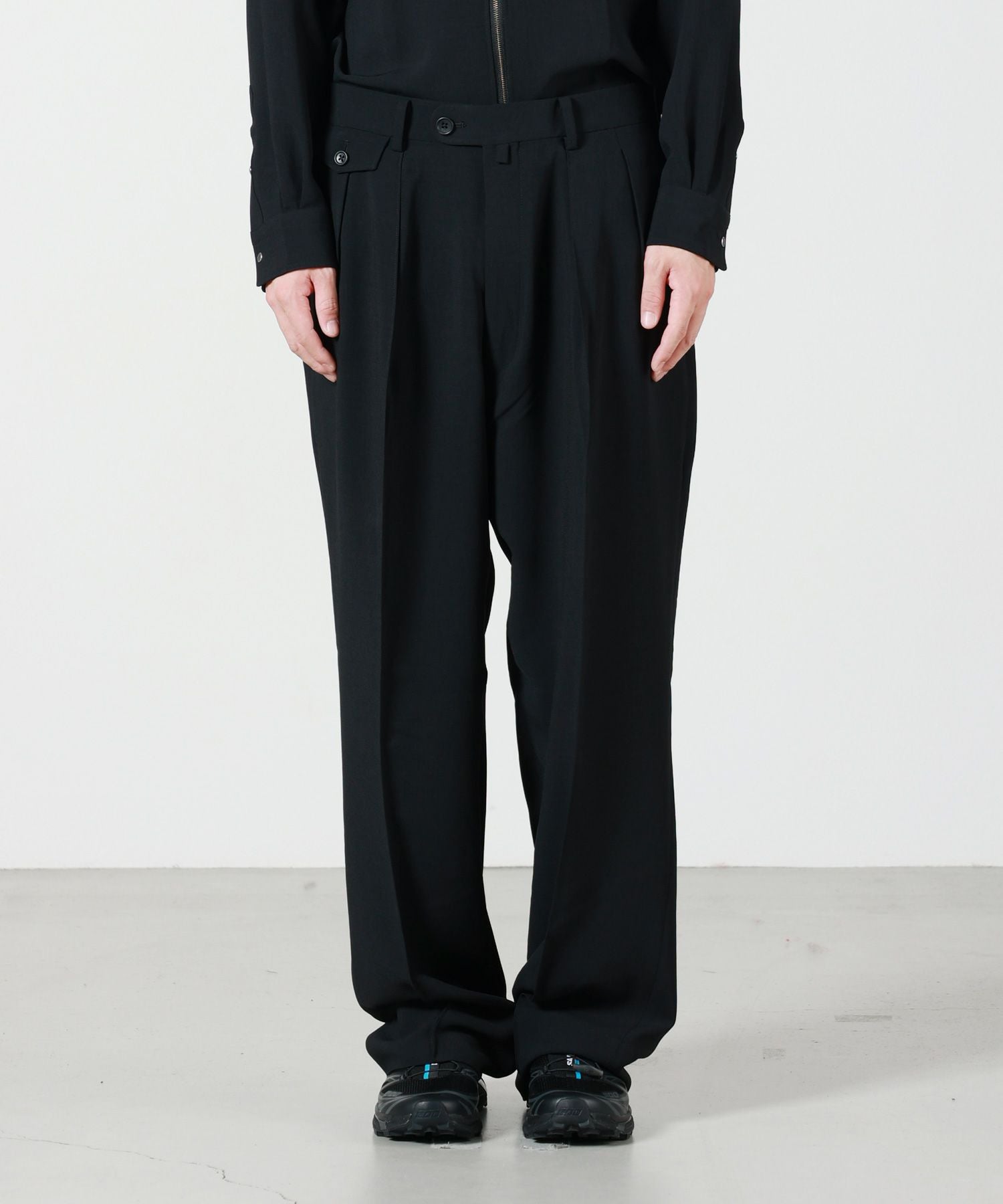 RAINMAKER メランジツイル サイドベルテッド ワイドトラウザー サンプル RAINMAKER(レインメーカー)】 MELANGE TWILL WIDE TROUSERS｜PARIGOT