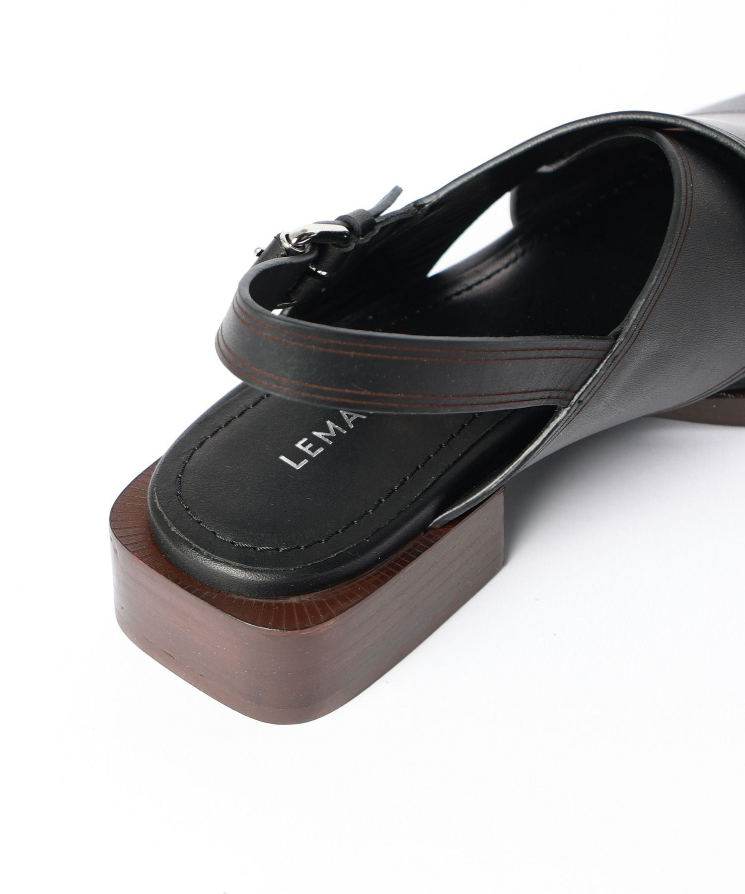 LEMAIRE(ルメール)】 CROSS FLAT SANDALS|PARIGOT ONLINE(パリゴ LEMAIRE(ルメール)】 CROSS FLAT SANDALS|PARIGOT ONLINE(パリゴ