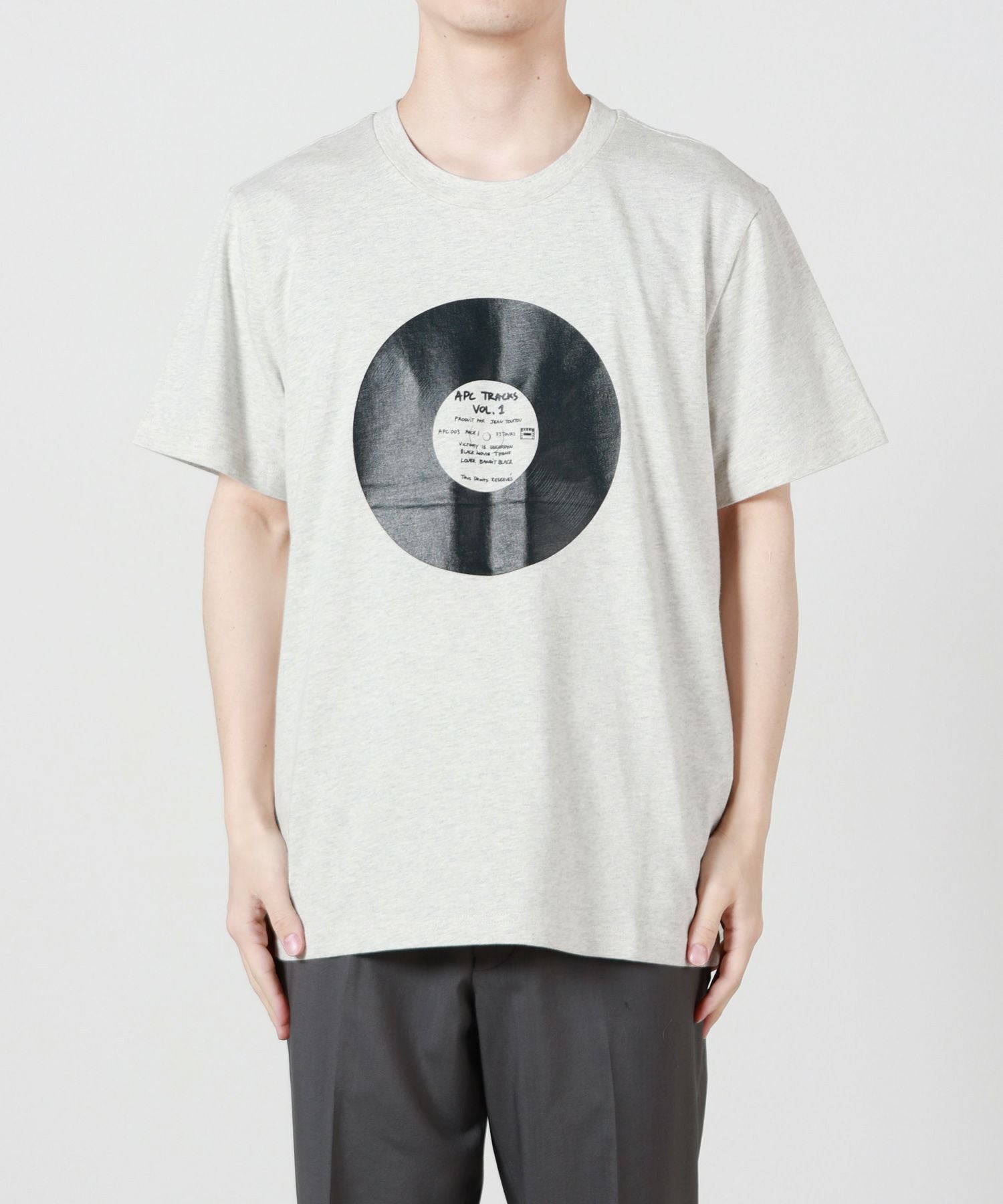 ＜A.P.C＞VINYL Tシャツ A.P.C.(アーペーセー)】 VINYL Tシャツ｜PARIGOT ONLINE（パリゴ