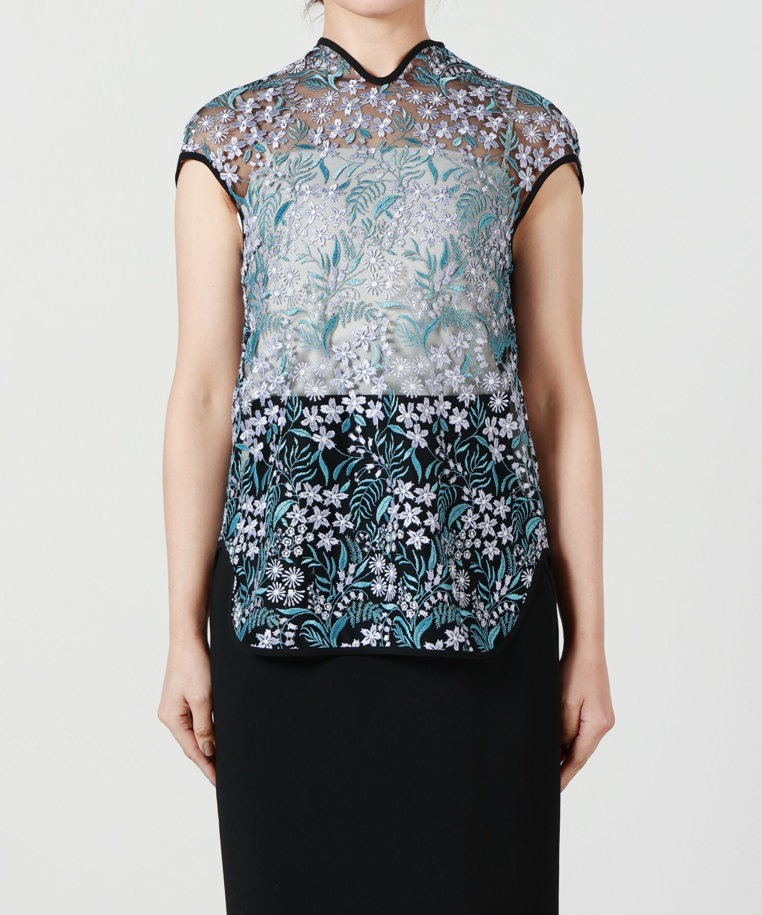 Mame Kurogouchi(マメ クロゴウチ)】 Floral Lace French Sleeve Top