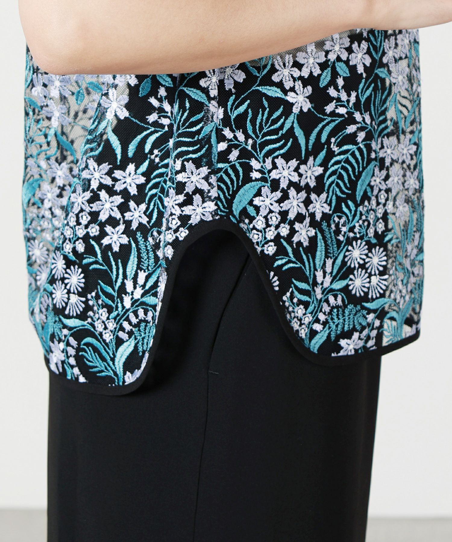 Mame Kurogouchi(マメ クロゴウチ)】 Floral Lace French Sleeve Top