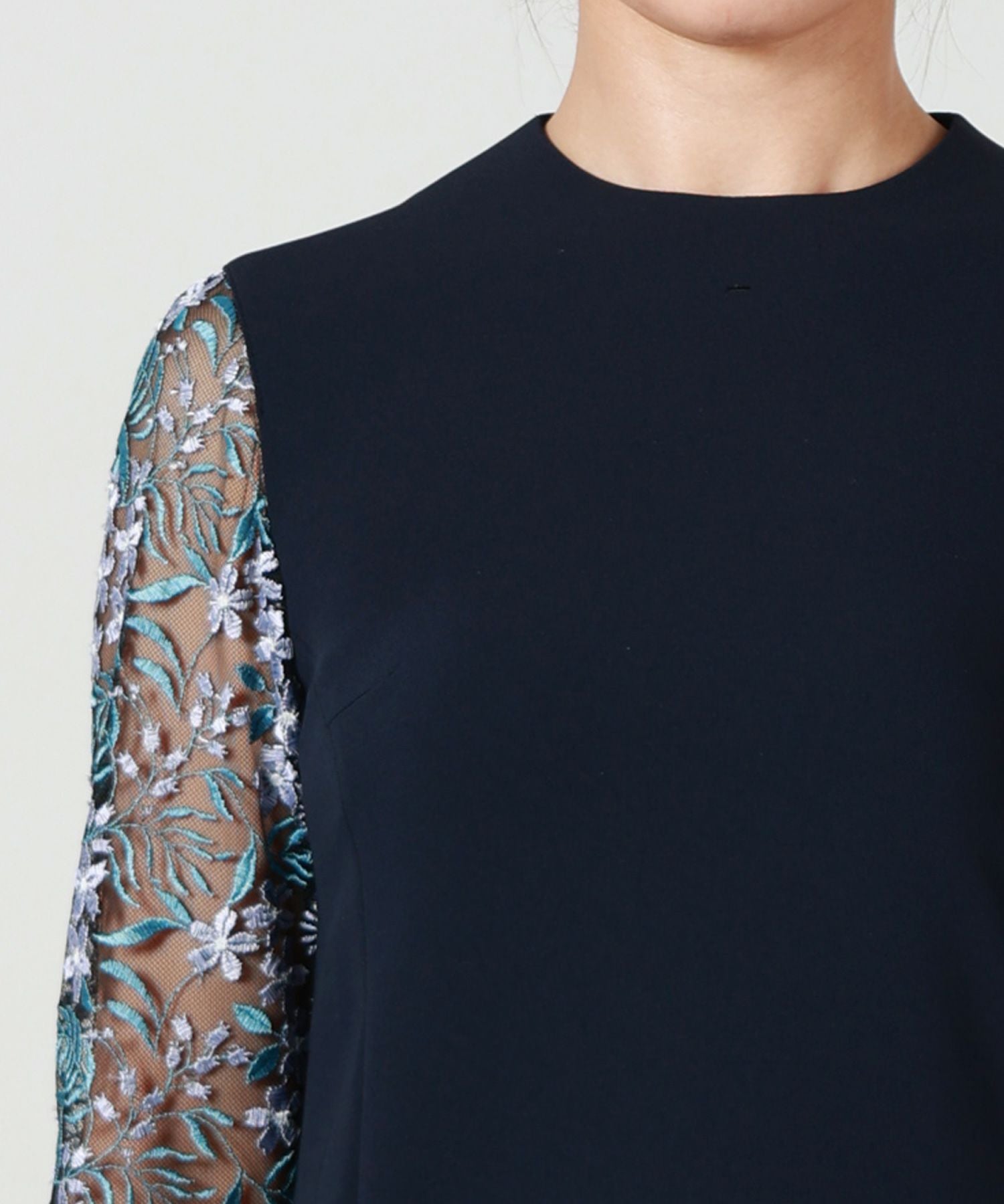 Mame Kurogouchi(マメ クロゴウチ)】 Floral Lace-Sleeve Classic Top