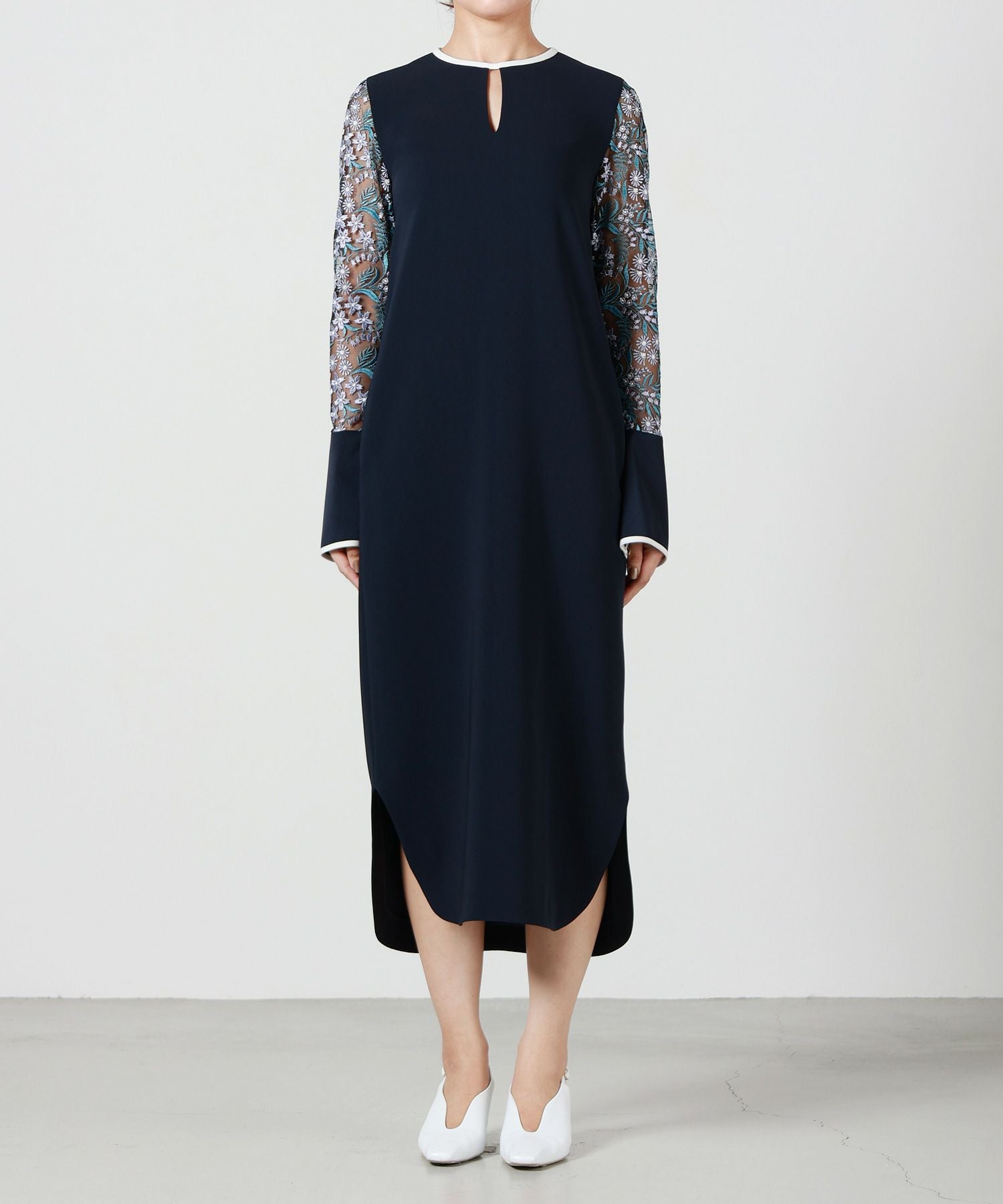 Mame Kurogouchi(マメ クロゴウチ)】 Floral Lace-Sleeve Classic