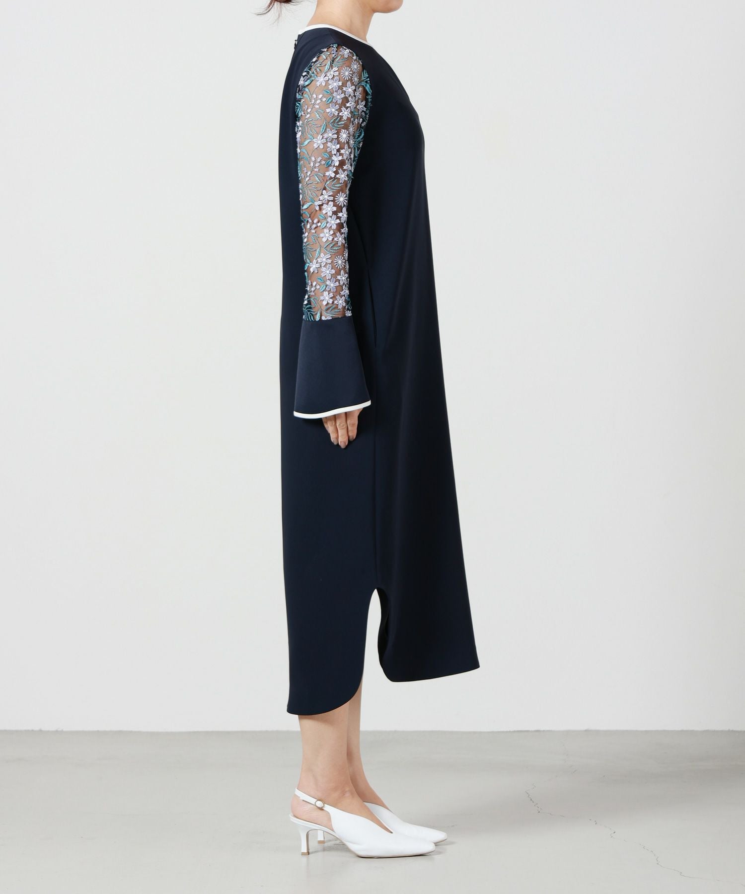 Mame Kurogouchi(マメ クロゴウチ)】 Floral Lace-Sleeve Classic