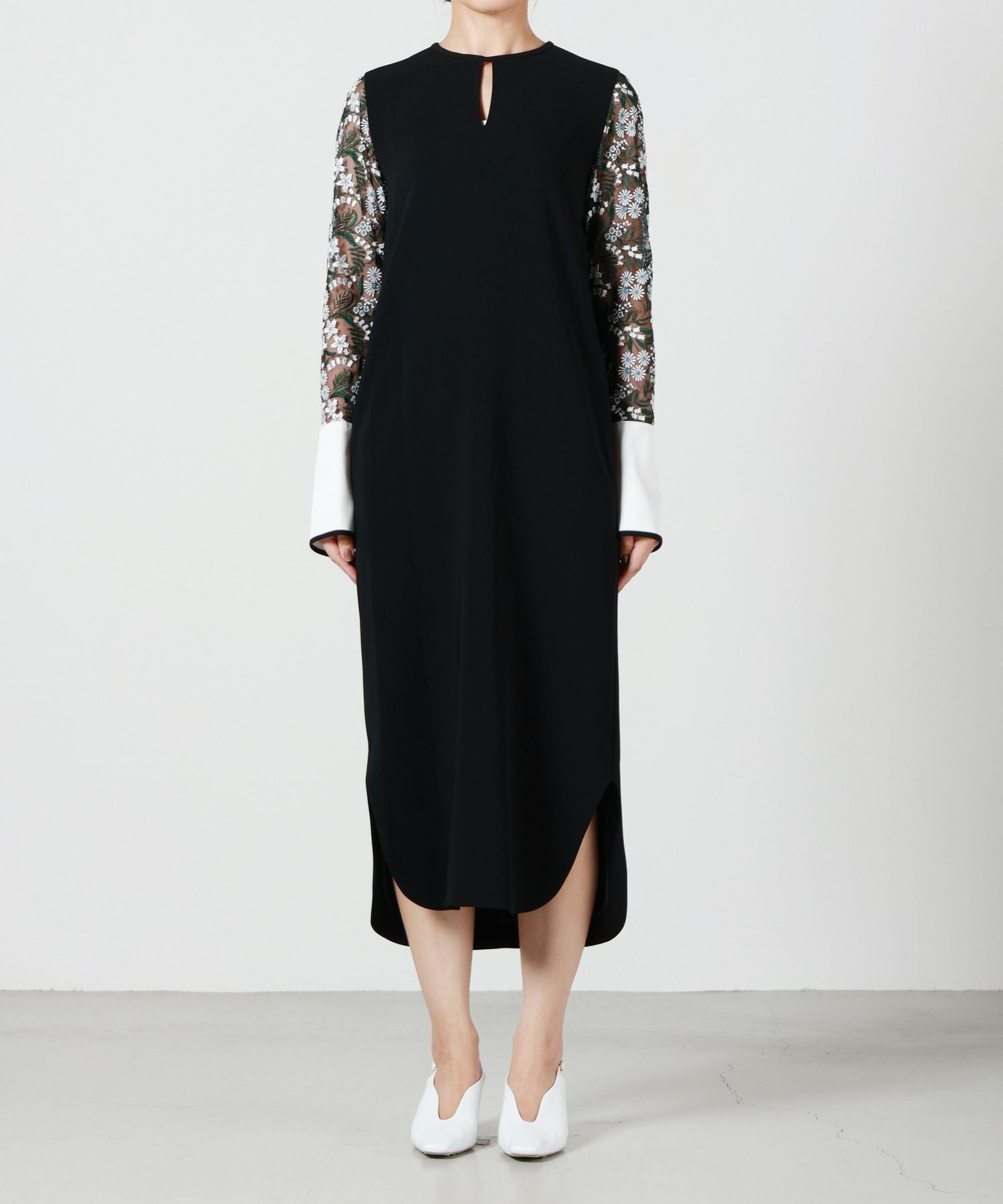 Mame Kurogouchi(マメ クロゴウチ)】 Floral Lace-Sleeve Classic