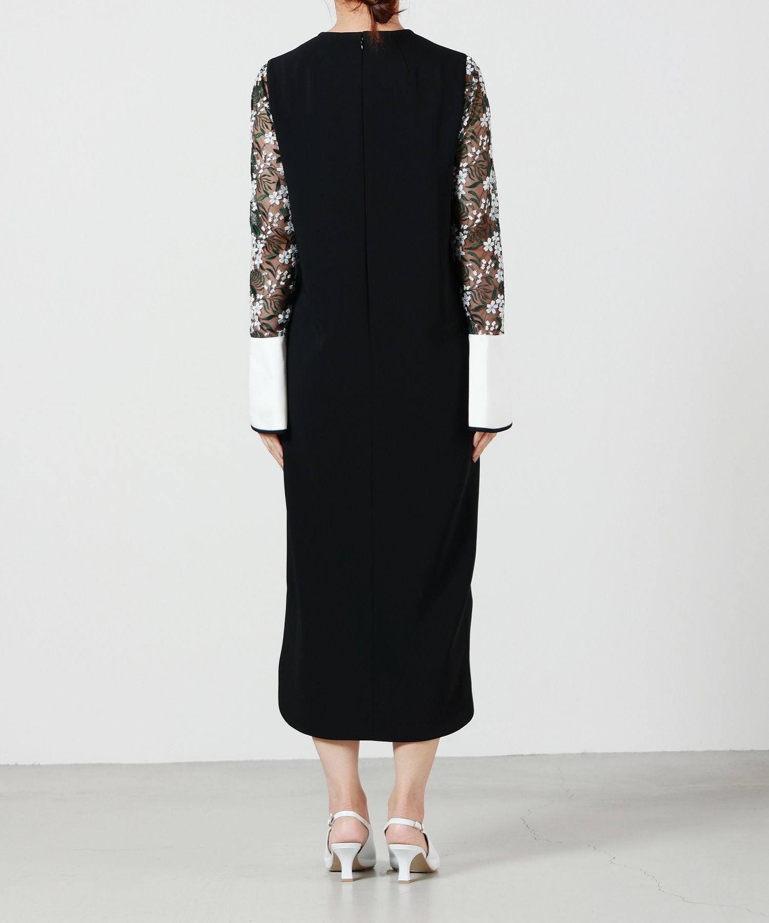 Mame Kurogouchi(マメ クロゴウチ)】 Floral Lace-Sleeve Classic