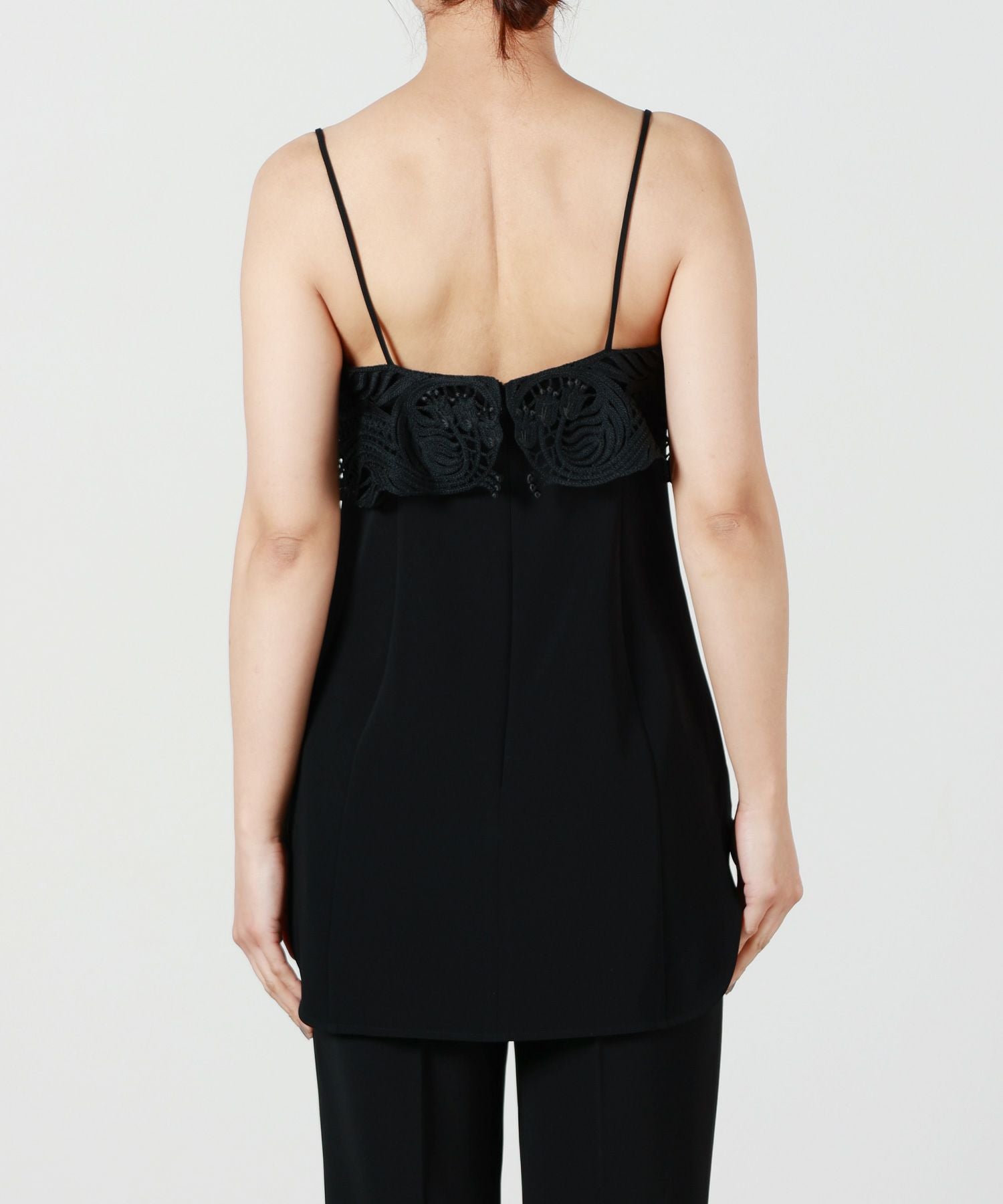 Mame Kurogouchi(マメ クロゴウチ)】 Embroidered Camisole Top