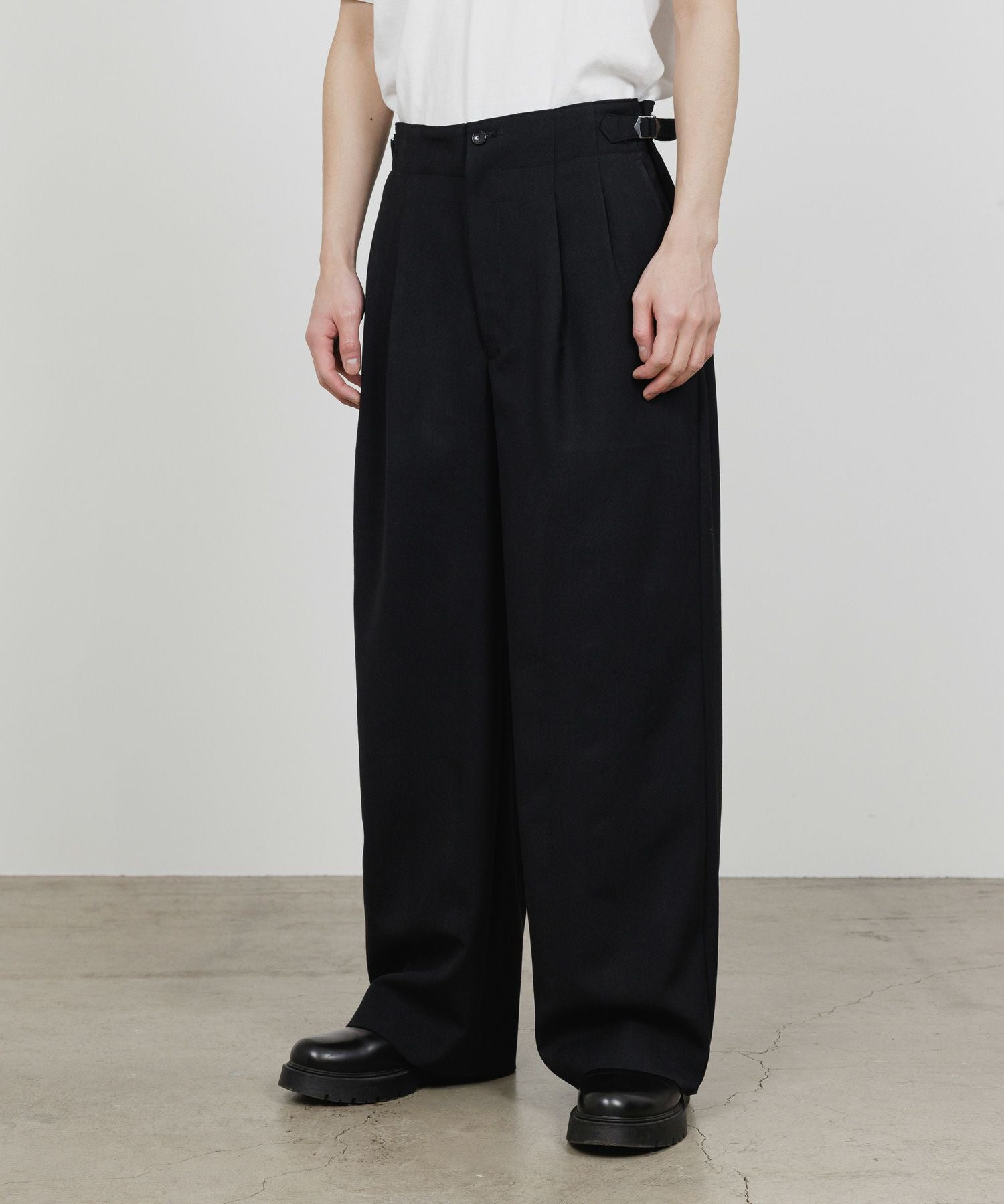 marka(マーカ)】 TWO TUCK MILITARY TROUSERS｜PARIGOT ONLINE（パリゴ