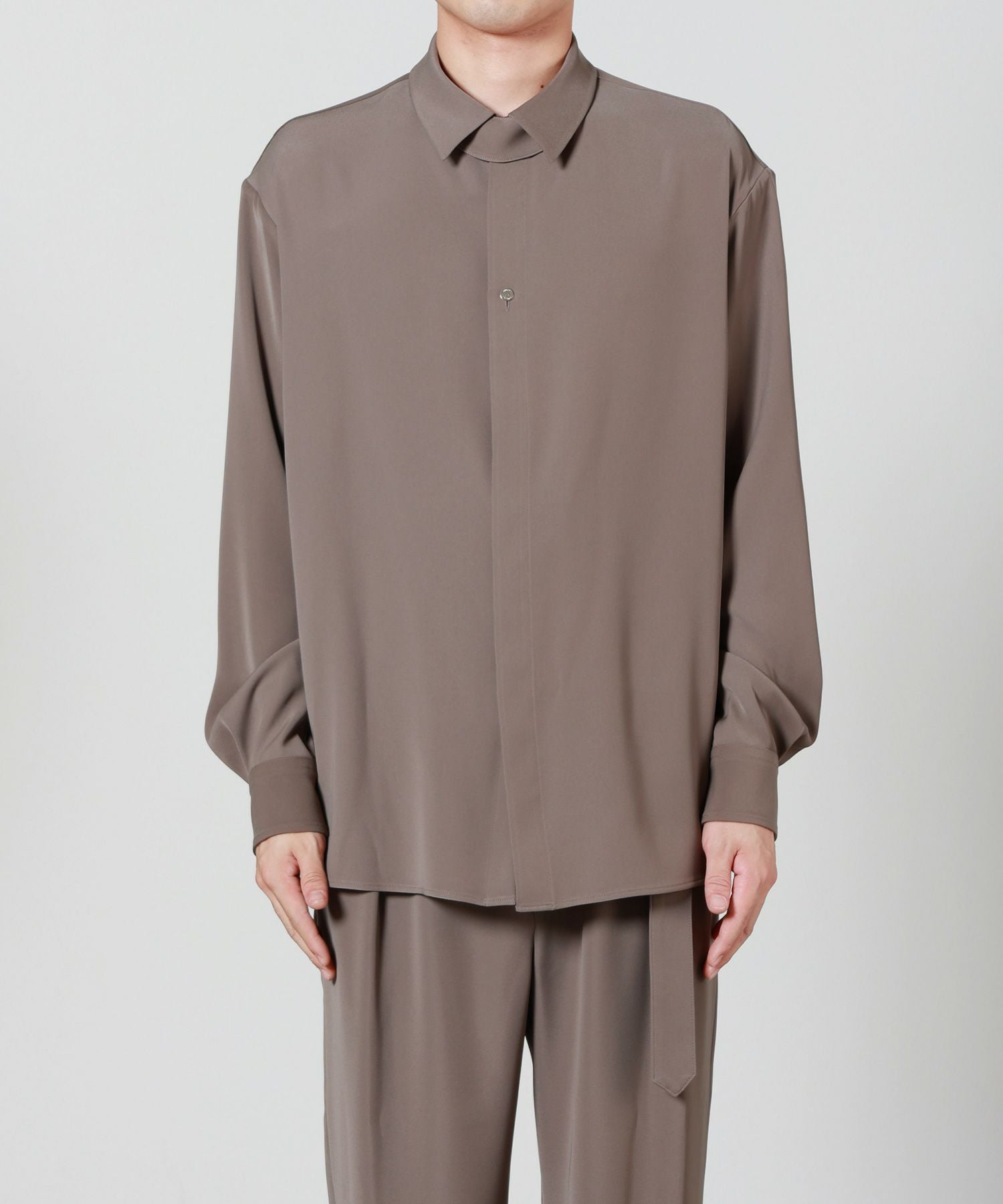 CULLNI(クルニ)】 Double Cloth Twill Front Fly Chin Tab Shirt