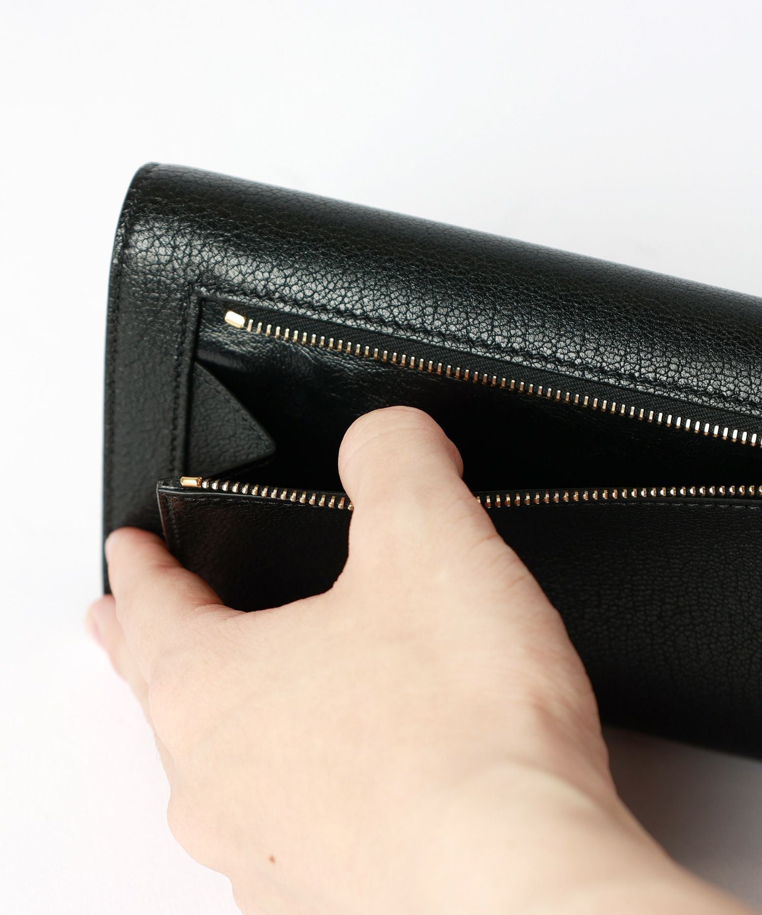 Chloe(クロエ)】 グレインレザー製フラップ付きENVELOPEロング