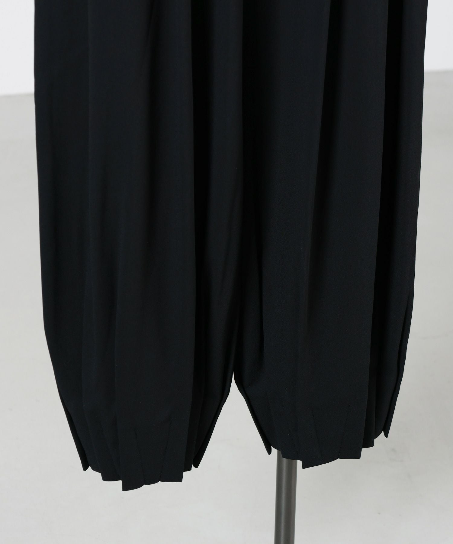 ENFOLD(エンフォルド)】 TACK-HEM PANTS｜PARIGOT ONLINE（パリゴ