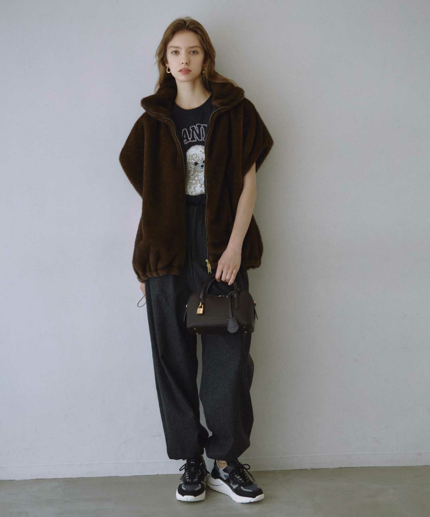 GANNI(ガニー)】 BLACK POODLE GRAPHIC CROPPED T-SHIRT｜PARIGOT