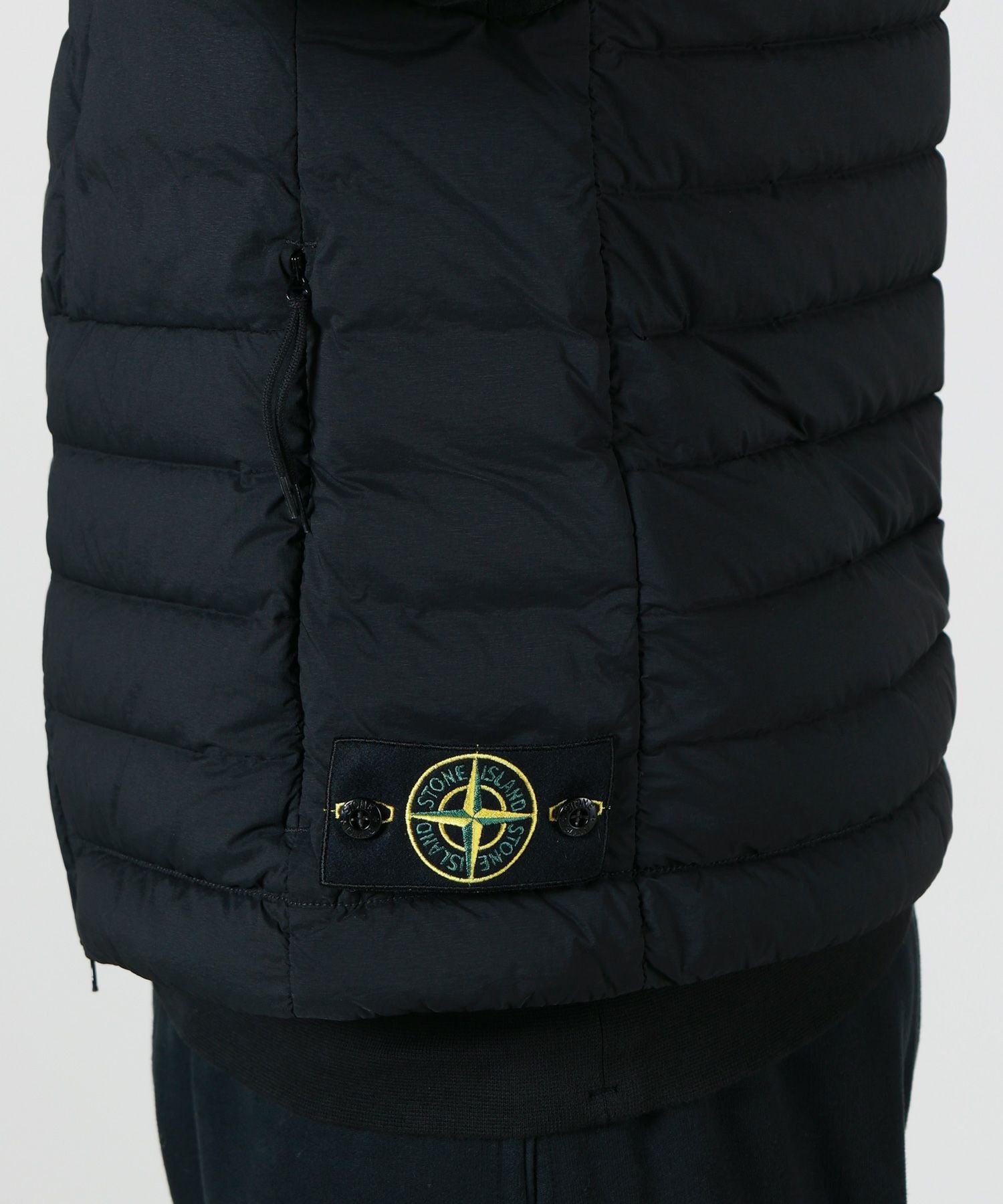 STONE ISLAND(ストーンアイランド)】 SEAMLESS TUNNEL PADDED ベスト