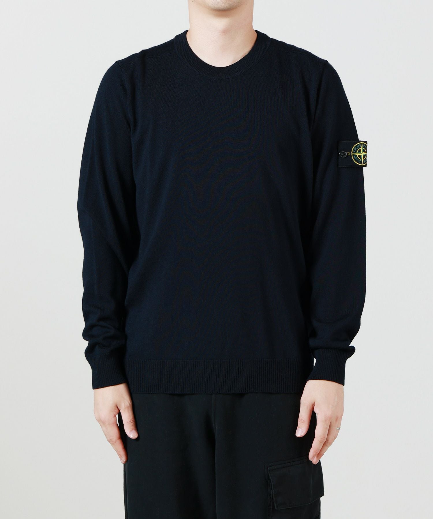 STONE ISLAND(ストーンアイランド)】 ロゴパッチクルーネック