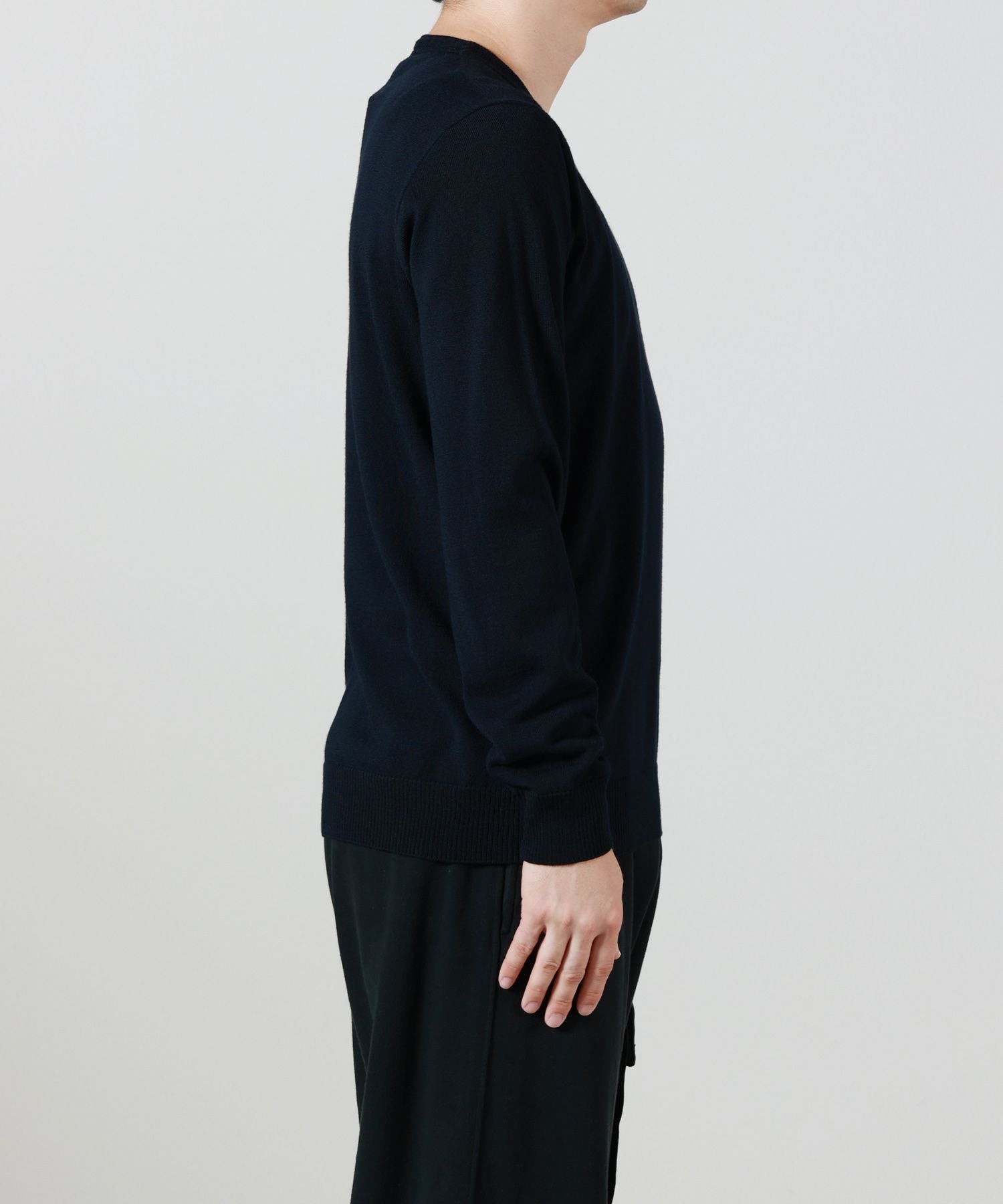 STONE ISLAND(ストーンアイランド)】 ロゴパッチクルーネック