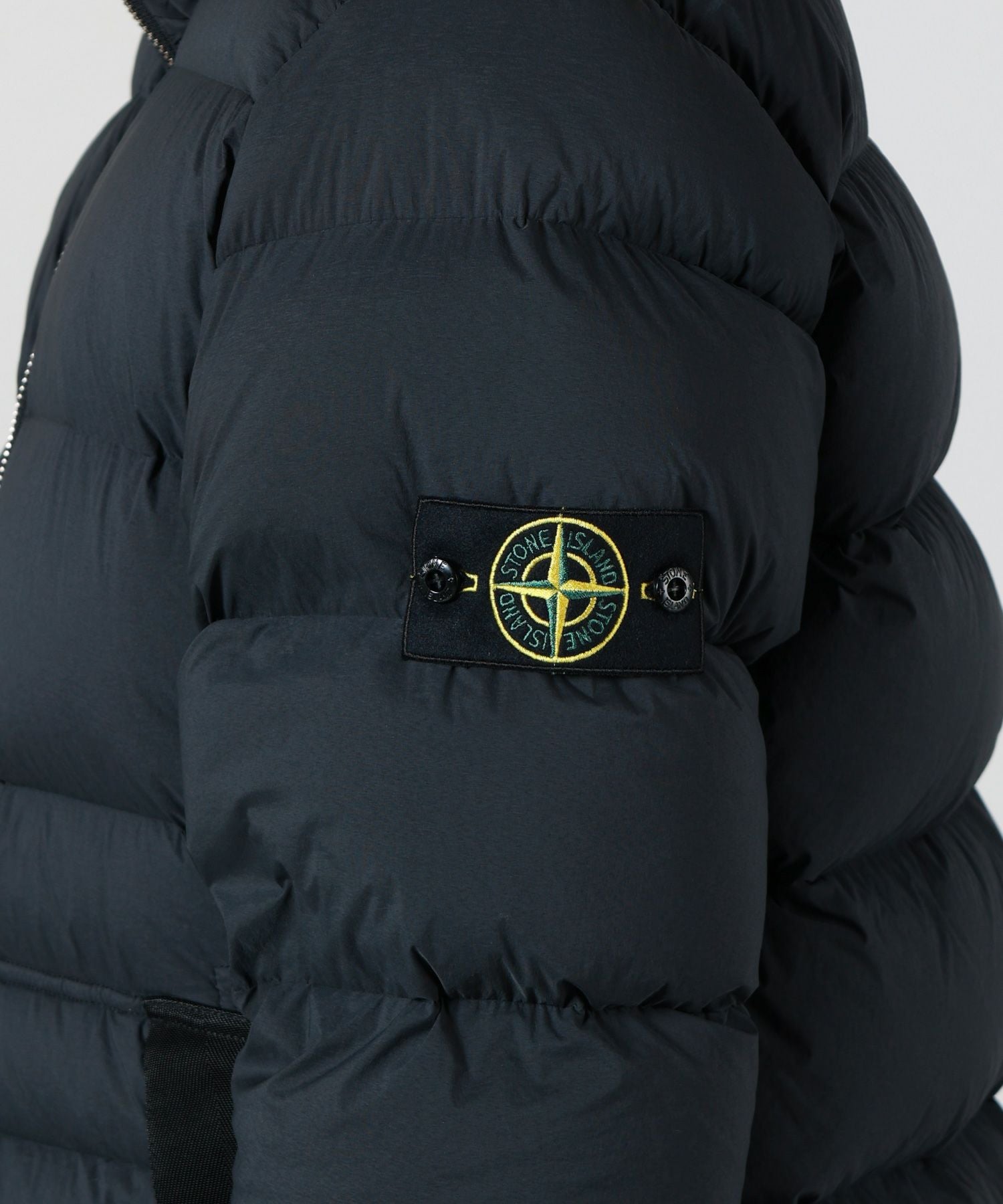 STONE ISLAND(ストーンアイランド)】 SEAMLESS TUNNEL NYLON ダウン