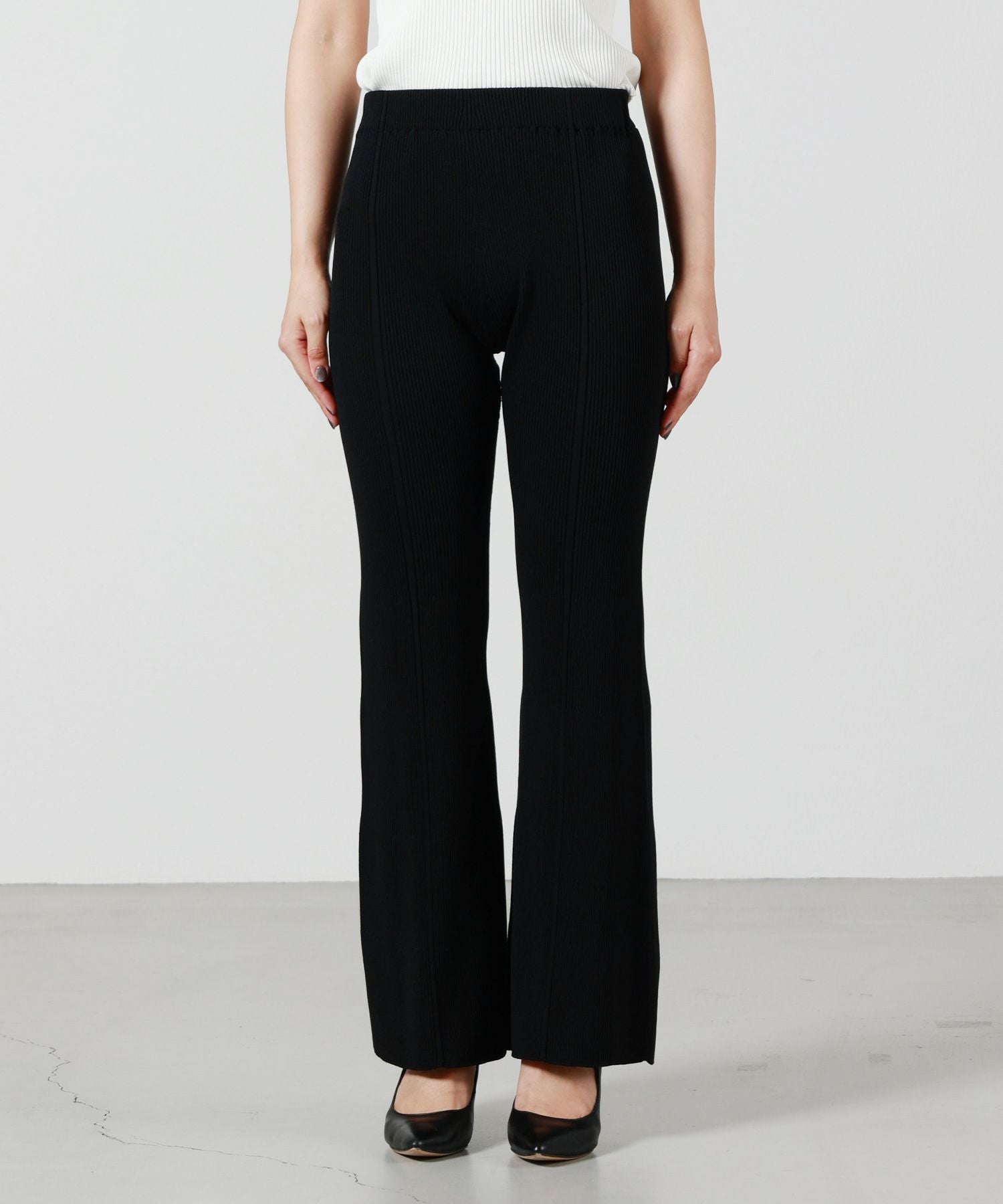 CFCL(シーエフシーエル)】 SOFT PORTRAIT TIGHT FLARE PANTS｜PARIGOT