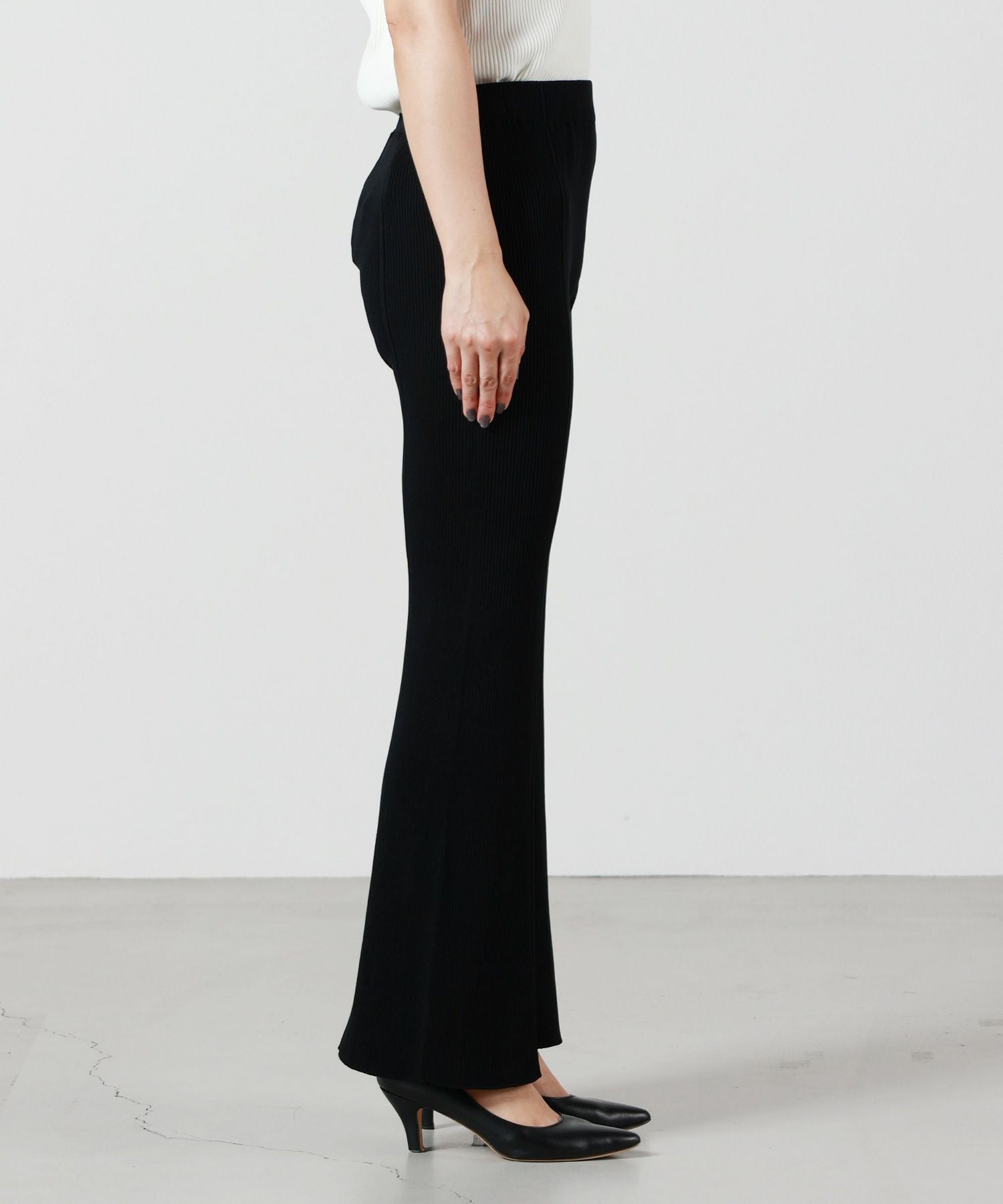 CFCL(シーエフシーエル)】 SOFT PORTRAIT TIGHT FLARE PANTS｜PARIGOT