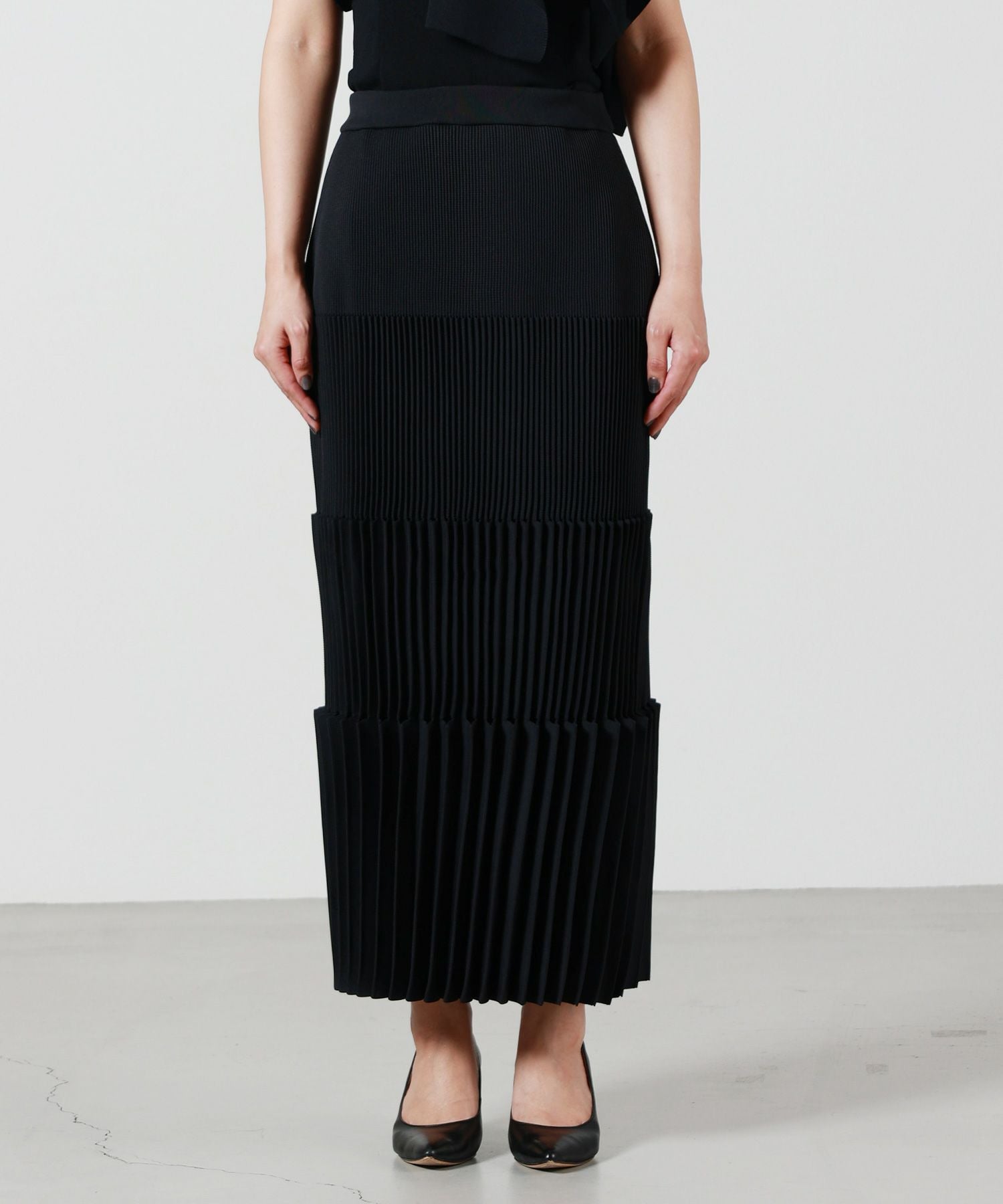 【美品】CFCL FACADE SKIRT BLACK 2021aw CFCL POTTERY CREASE SKIRT – Maison ma Manière