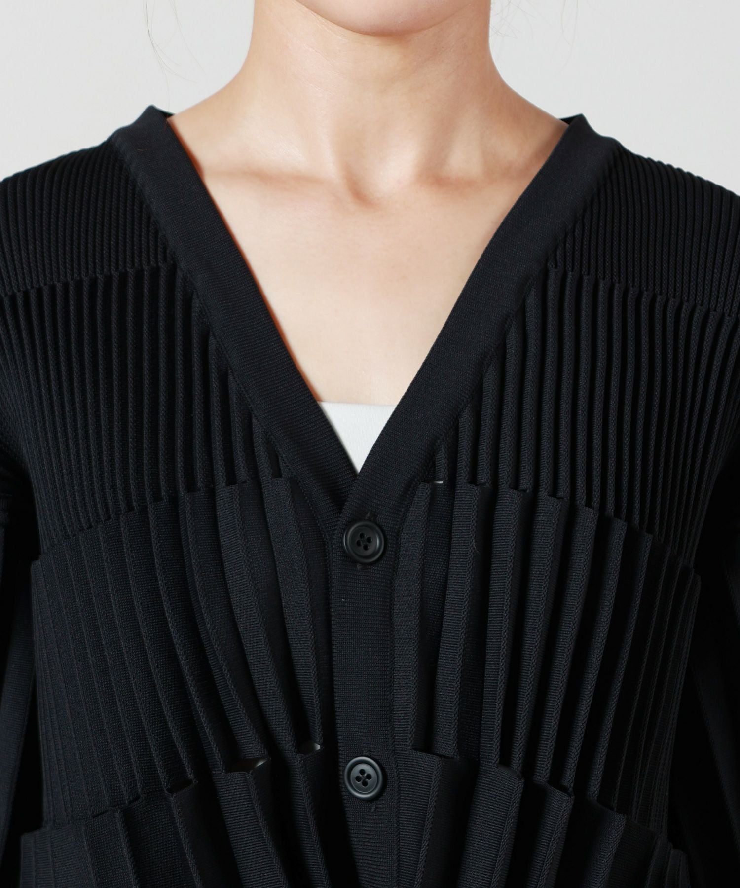 CFCL(シーエフシーエル)】 ACCORDION CROPPED CARDIGAN｜PARIGOT