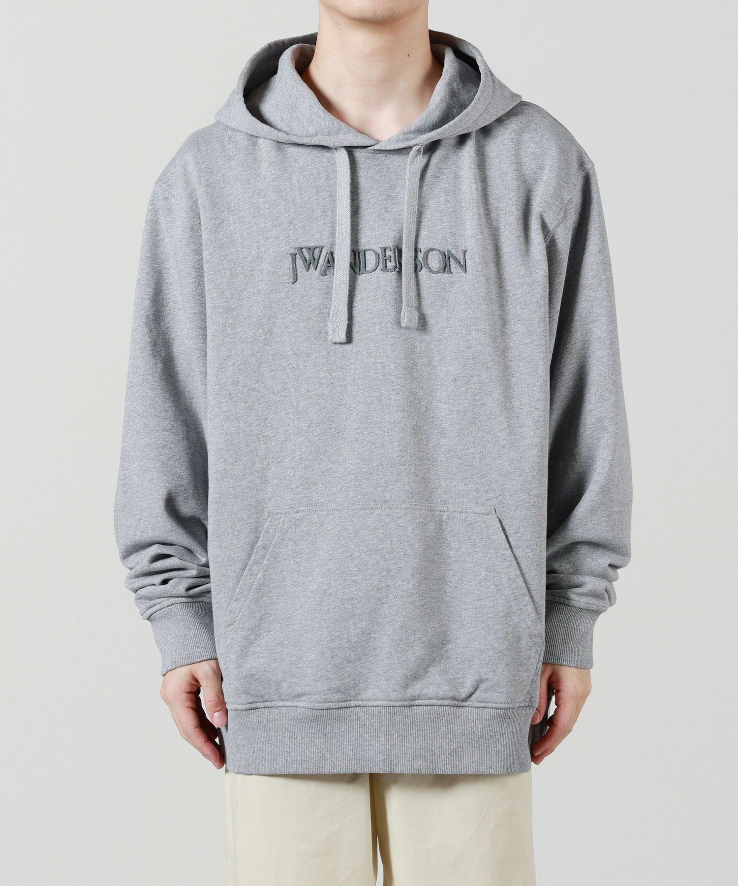 JW Anderson(ジェイダブリューアンダーソン)】 ロゴエンブロイダリー