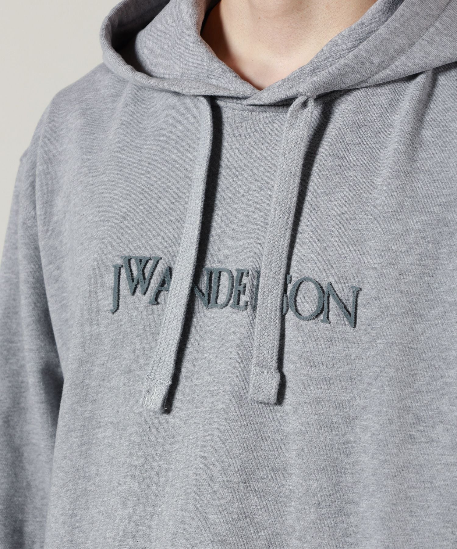 JW Anderson(ジェイダブリューアンダーソン)】 ロゴエンブロイダリー