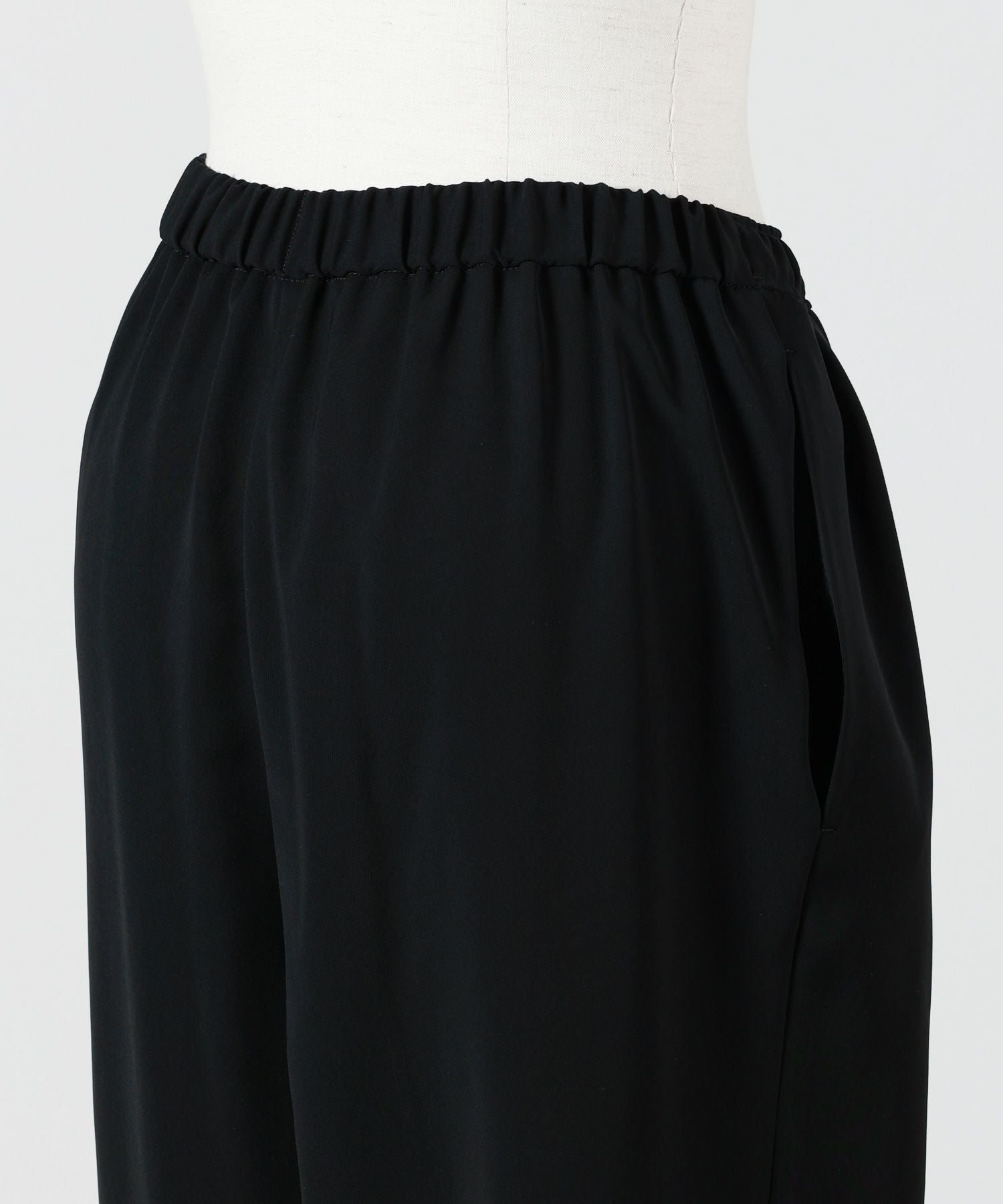 ENFOLD(エンフォルド)】 MANY-TUCK COCOON-PANTS｜PARIGOT ONLINE