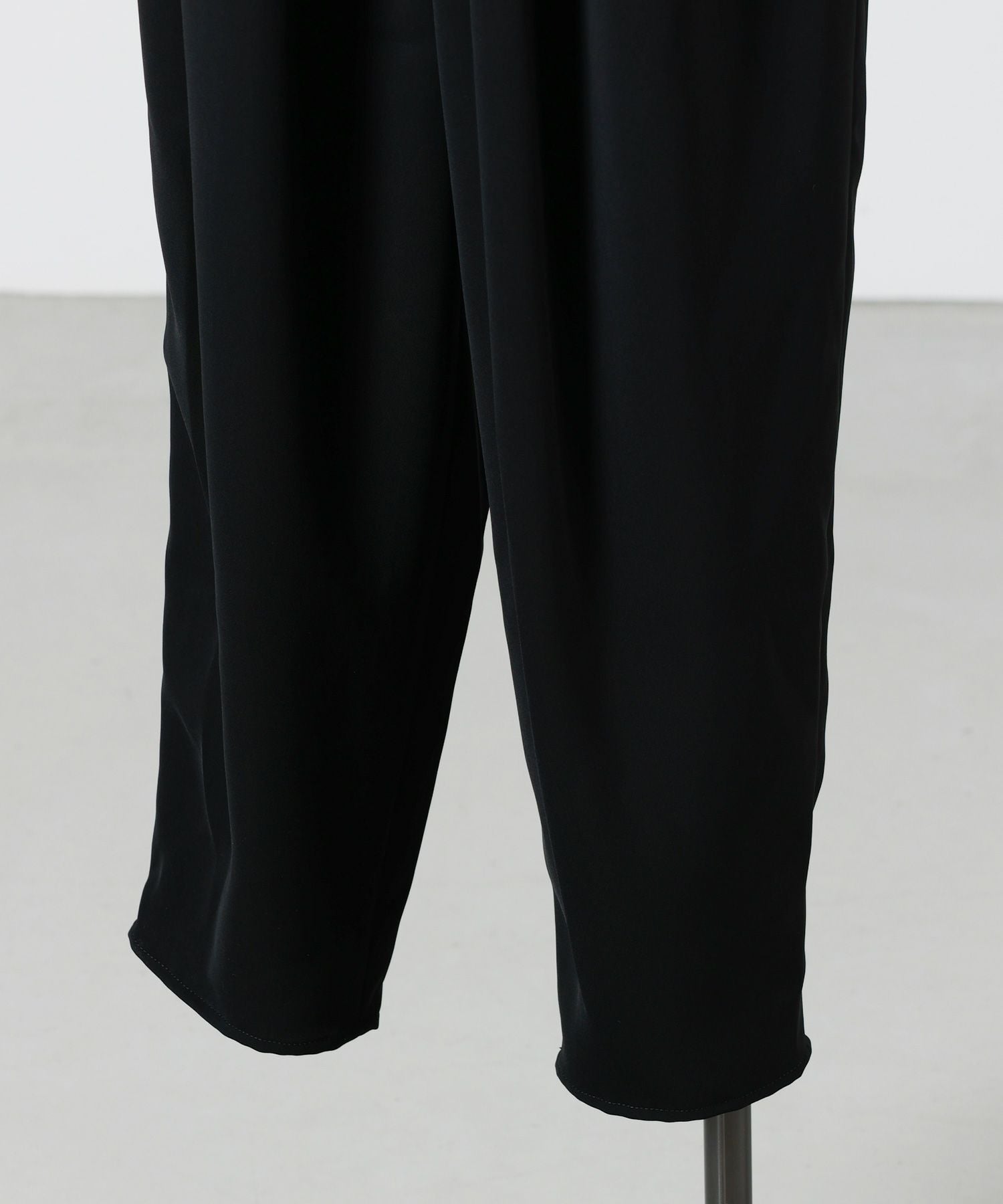 ENFOLD(エンフォルド)】 MANY-TUCK COCOON-PANTS｜PARIGOT ONLINE
