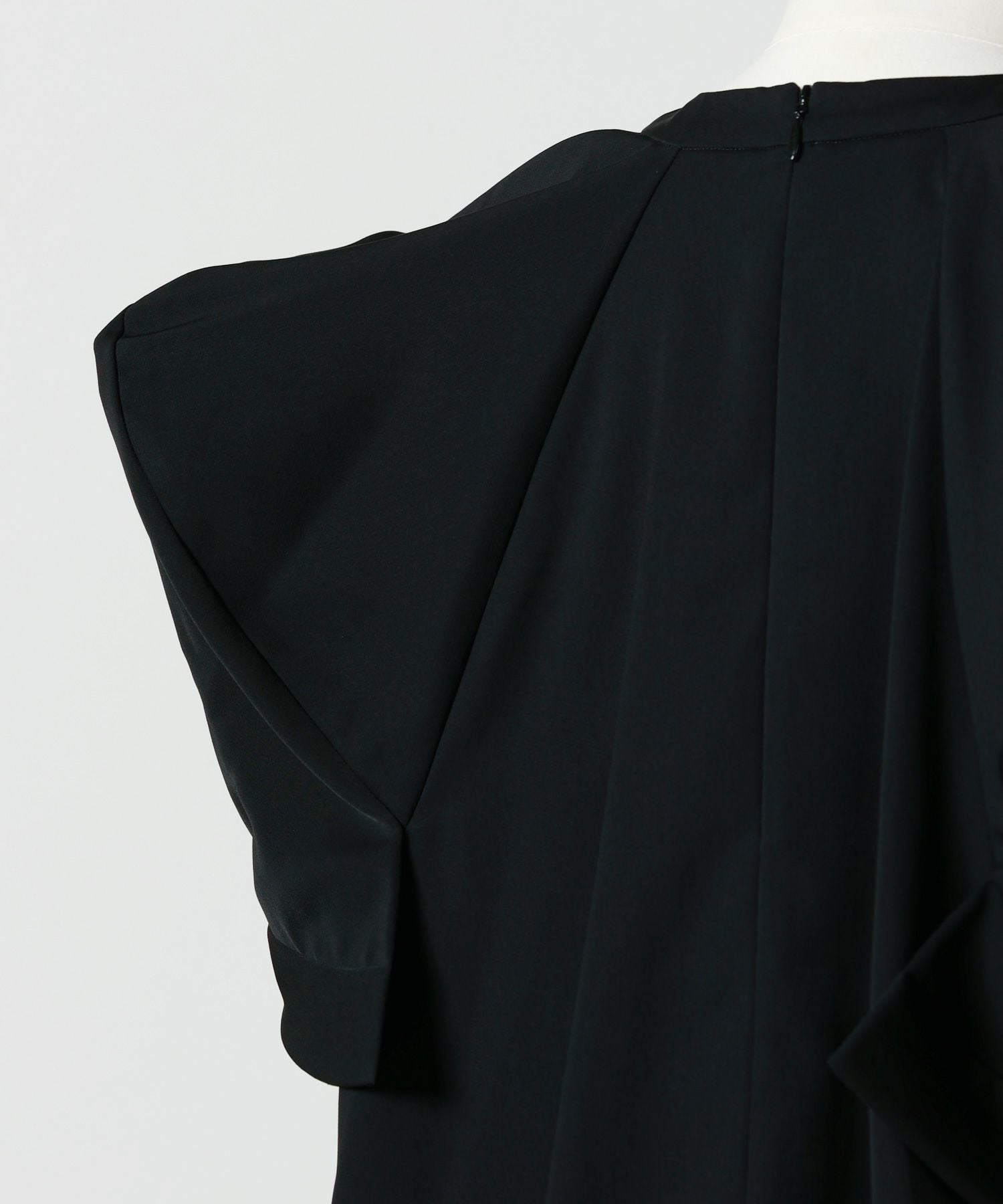 ENFOLD(エンフォルド)】 WING-SLEEVES PULLOVER|PARIGOT ONLINE ENFOLD(エンフォルド)】 WING-SLEEVES PULLOVER|PARIGOT ONLINE
