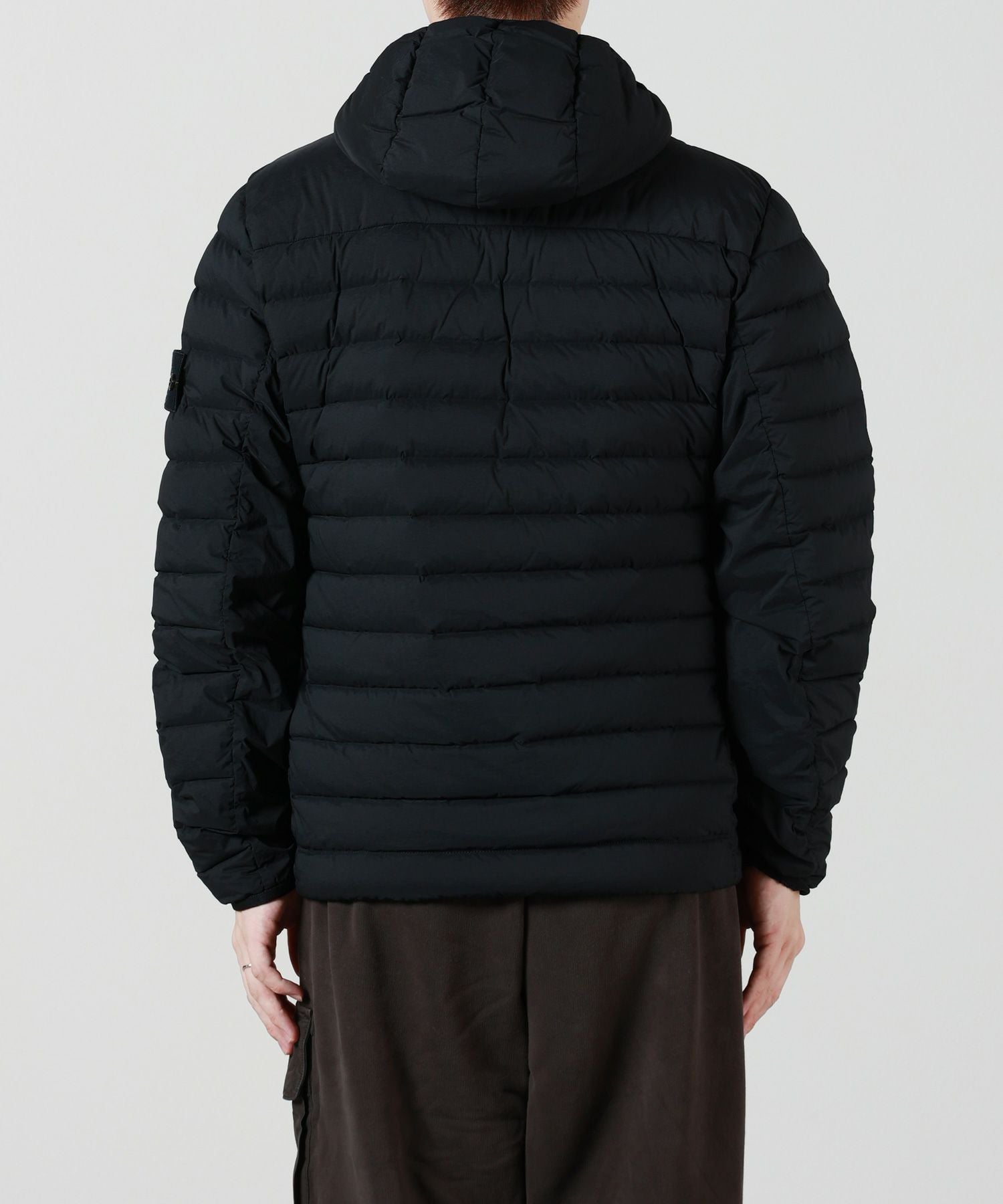STONE ISLAND(ストーンアイランド)】 シームレス TUUNELフードダウン