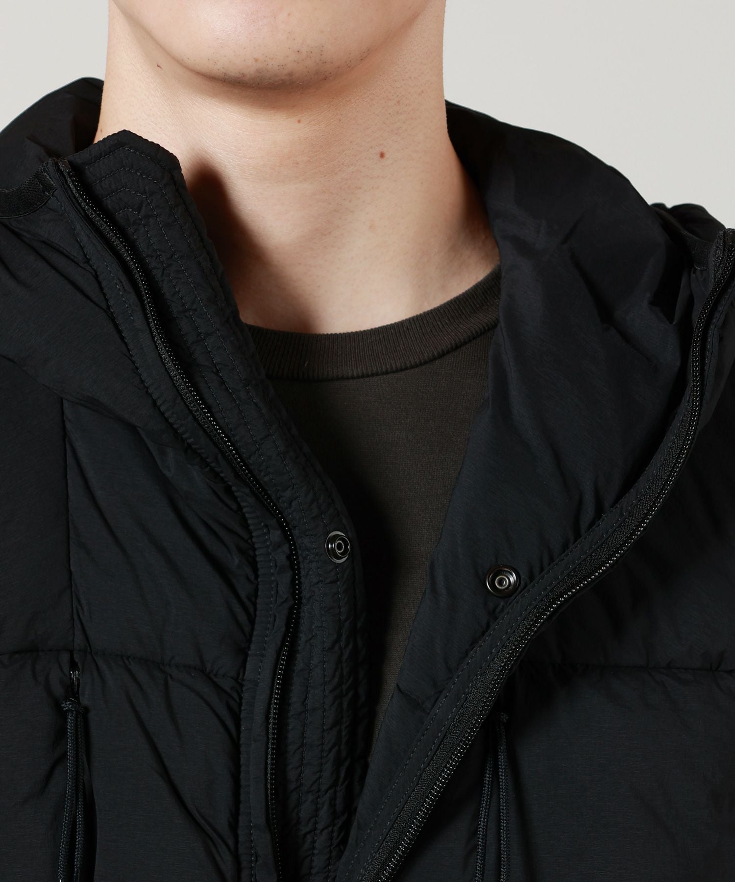 STONE ISLAND(ストーンアイランド)】 シームレス TUUNELフードダウン