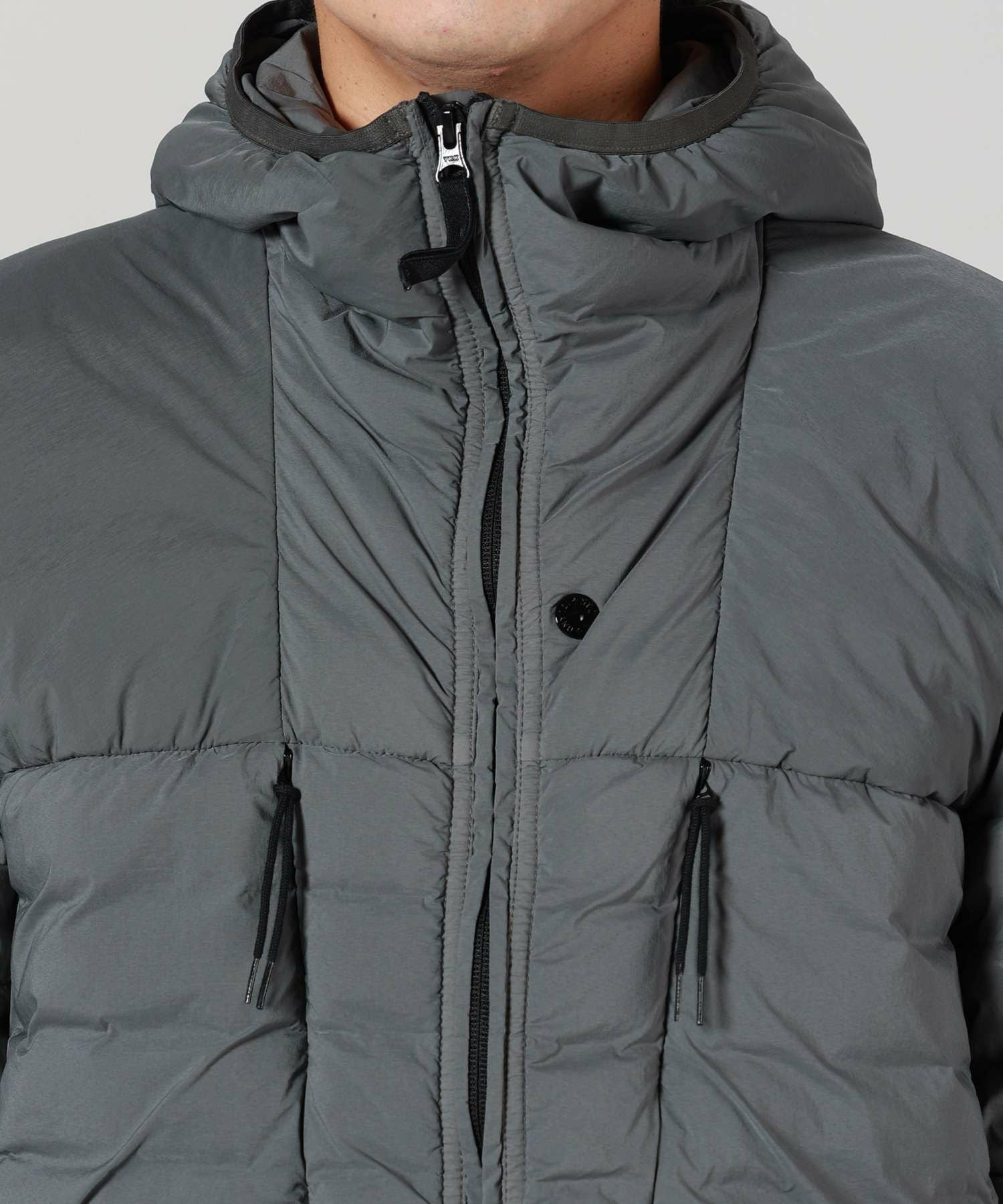 STONE ISLAND(ストーンアイランド)】 シームレス TUUNELフードダウン