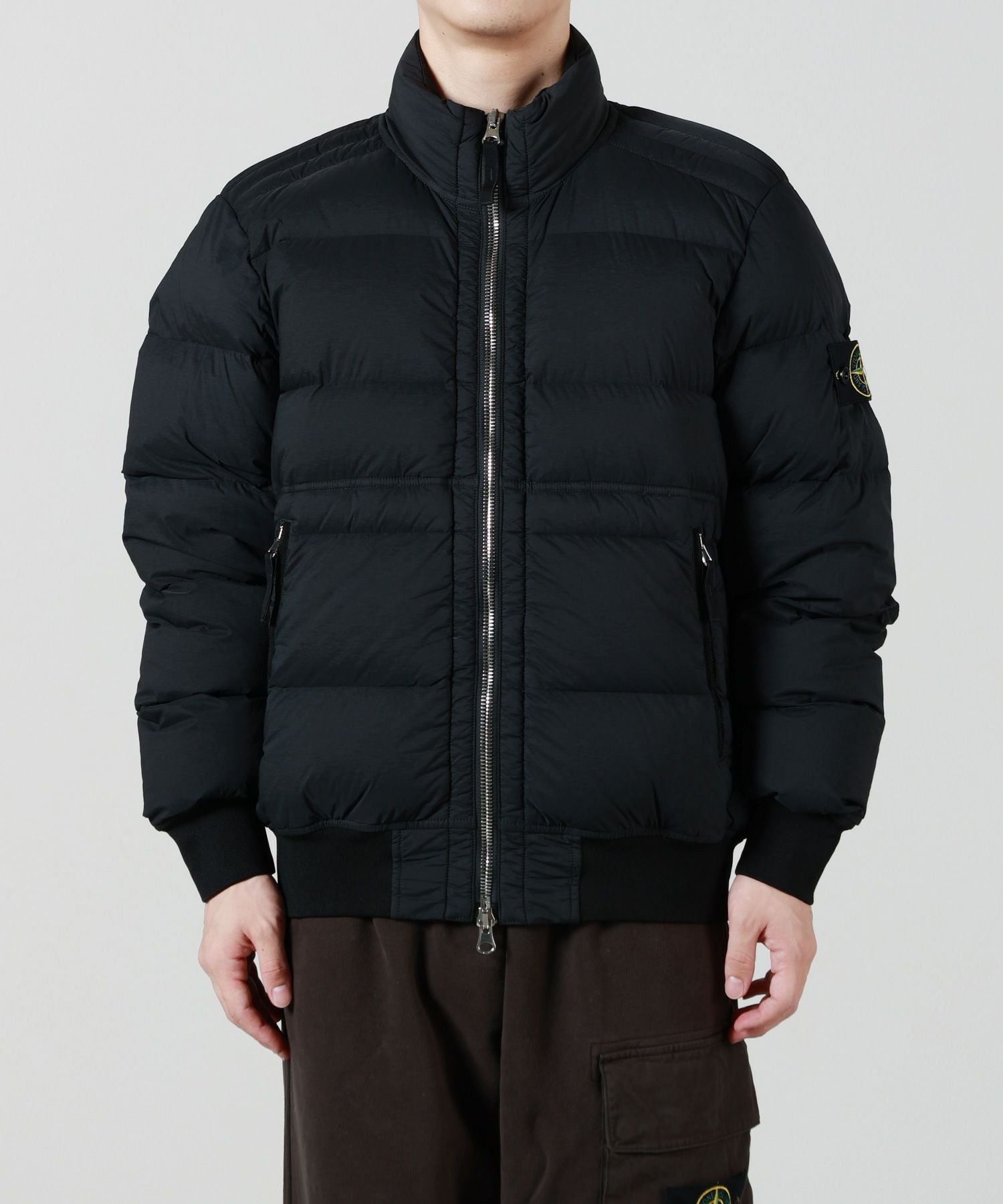 STONE ISLAND(ストーンアイランド)】 シームレス TUUNELボンバーダウン