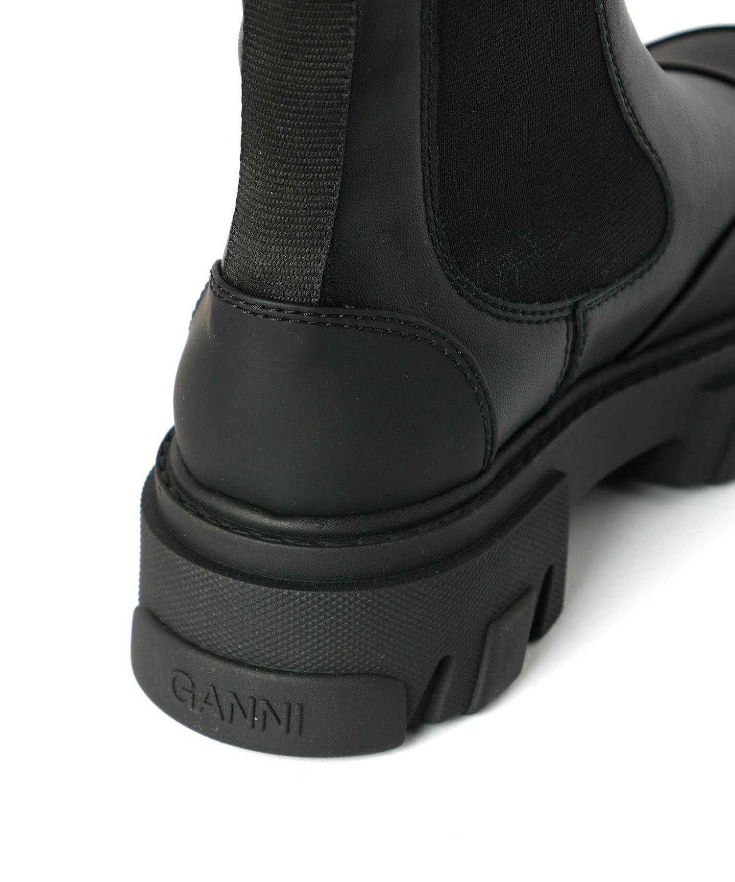 GANNI(ガニー)】 CLEATED MID CHELSEA BOOTS｜PARIGOT ONLINE（パリゴ