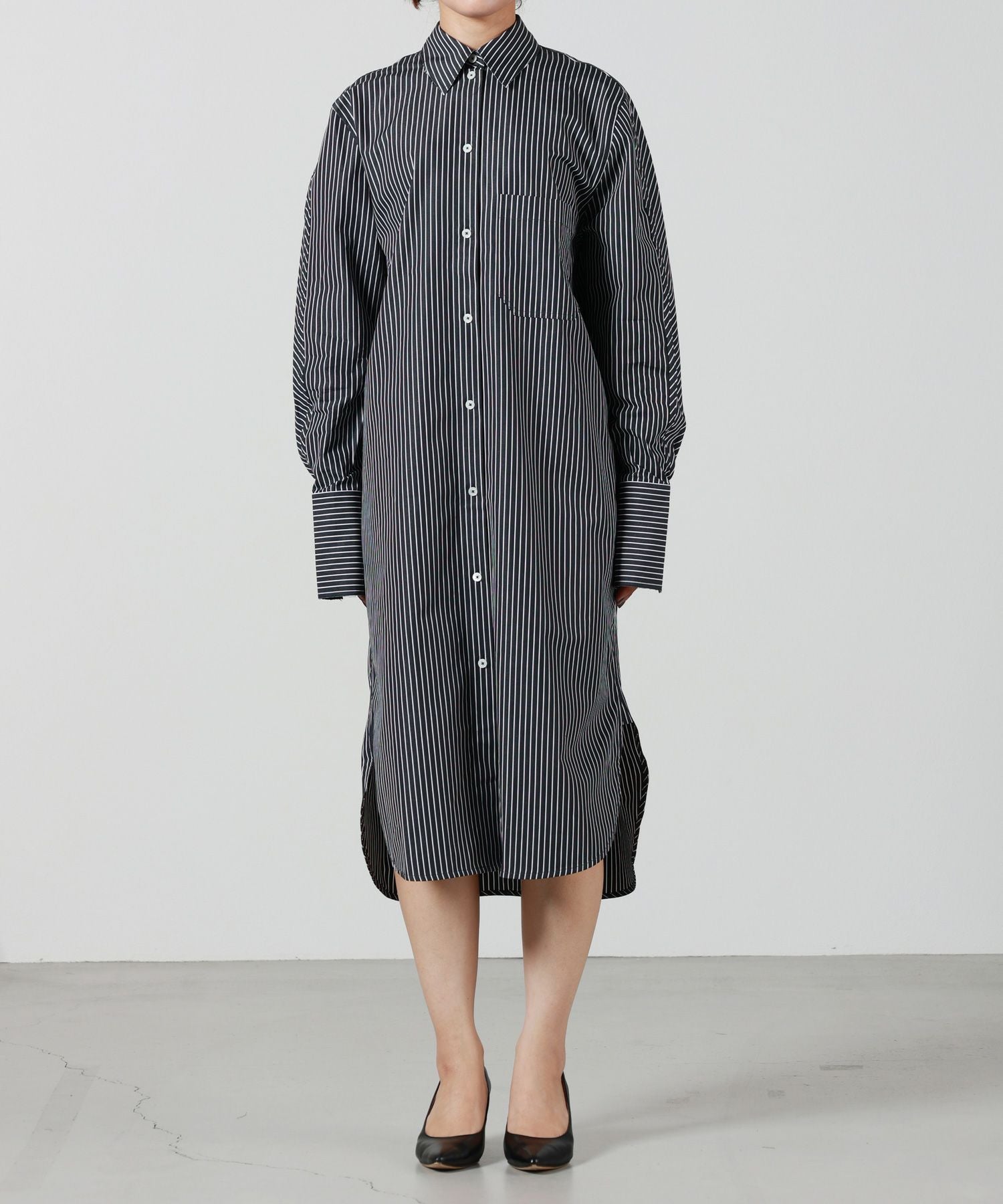 TOTEME(トーテム)】 Striped kimono-sleeve shirtdress｜PARIGOT
