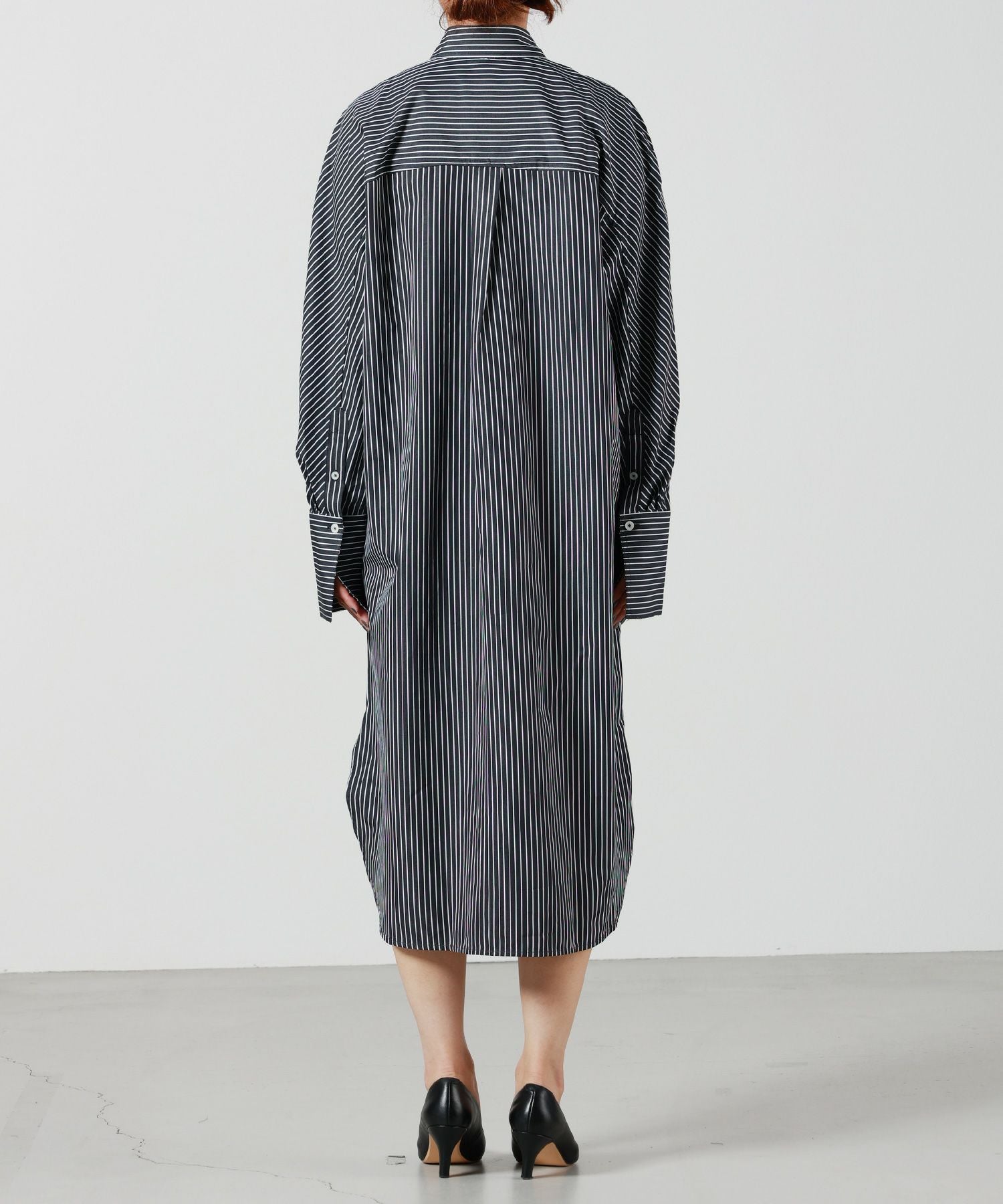 TOTEME(トーテム)】 Striped kimono-sleeve shirtdress｜PARIGOT