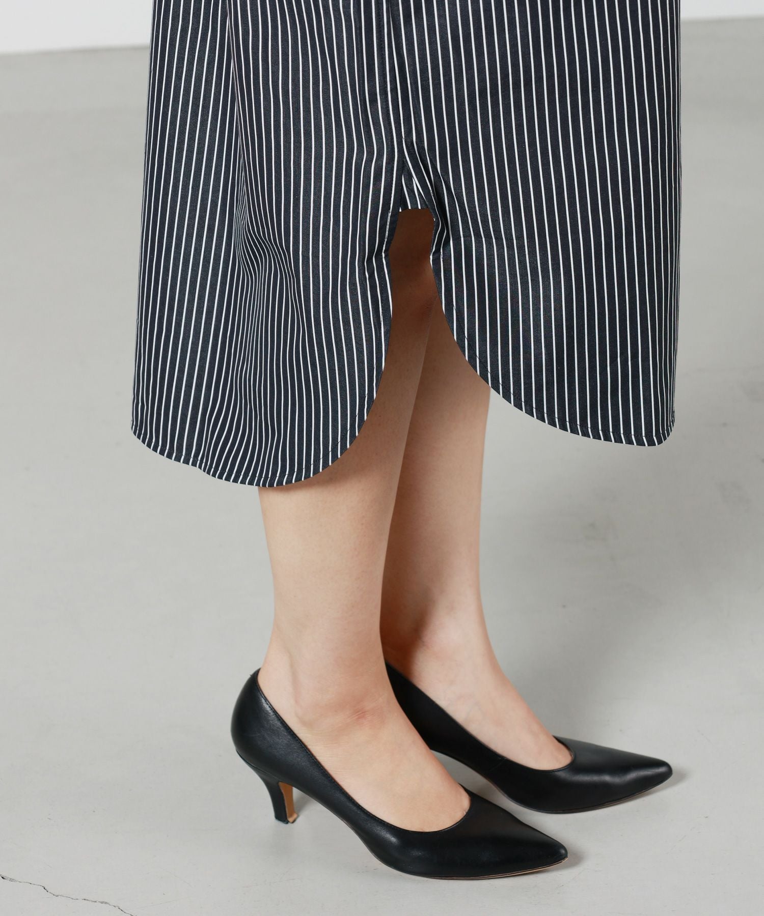TOTEME(トーテム)】 Striped kimono-sleeve shirtdress｜PARIGOT