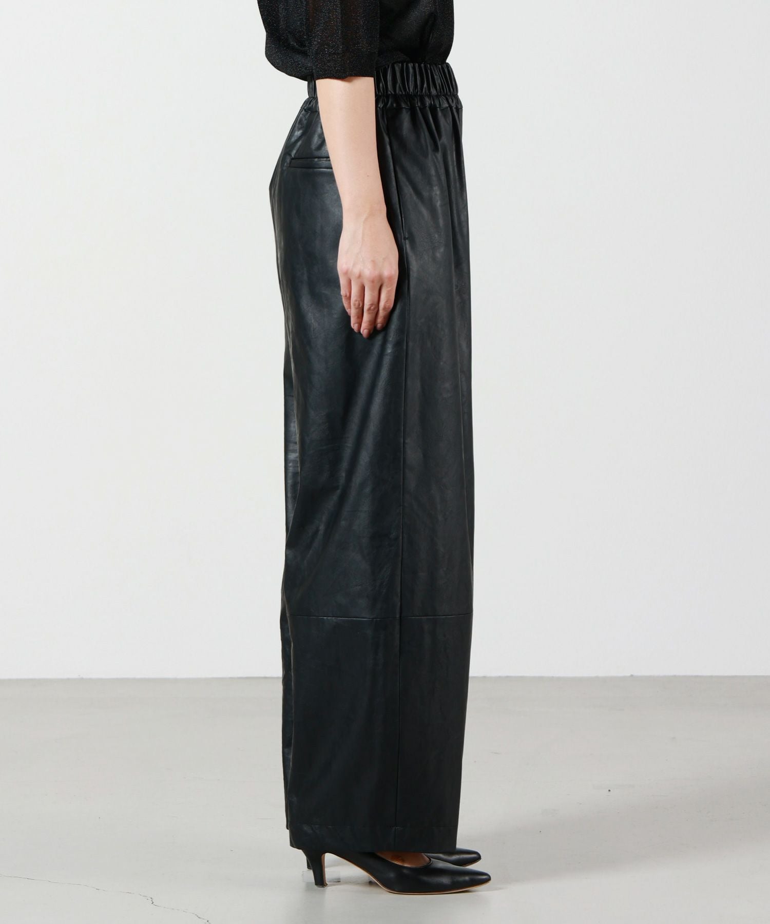 SACRA(サクラ)】 SYNTHETIC LEATHER PANTS|PARIGOT ONLINE(パリゴ SACRA(サクラ)】 SYNTHETIC LEATHER PANTS|PARIGOT ONLINE(パリゴ