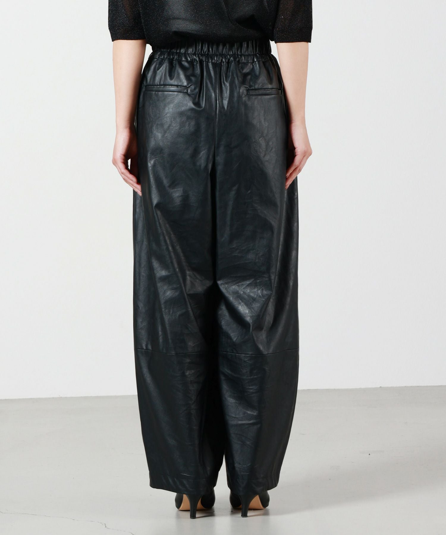 SACRA ベーシックパンツ　ブラック SACRA(サクラ)】 SYNTHETIC LEATHER PANTS｜PARIGOT ONLINE（パリゴ