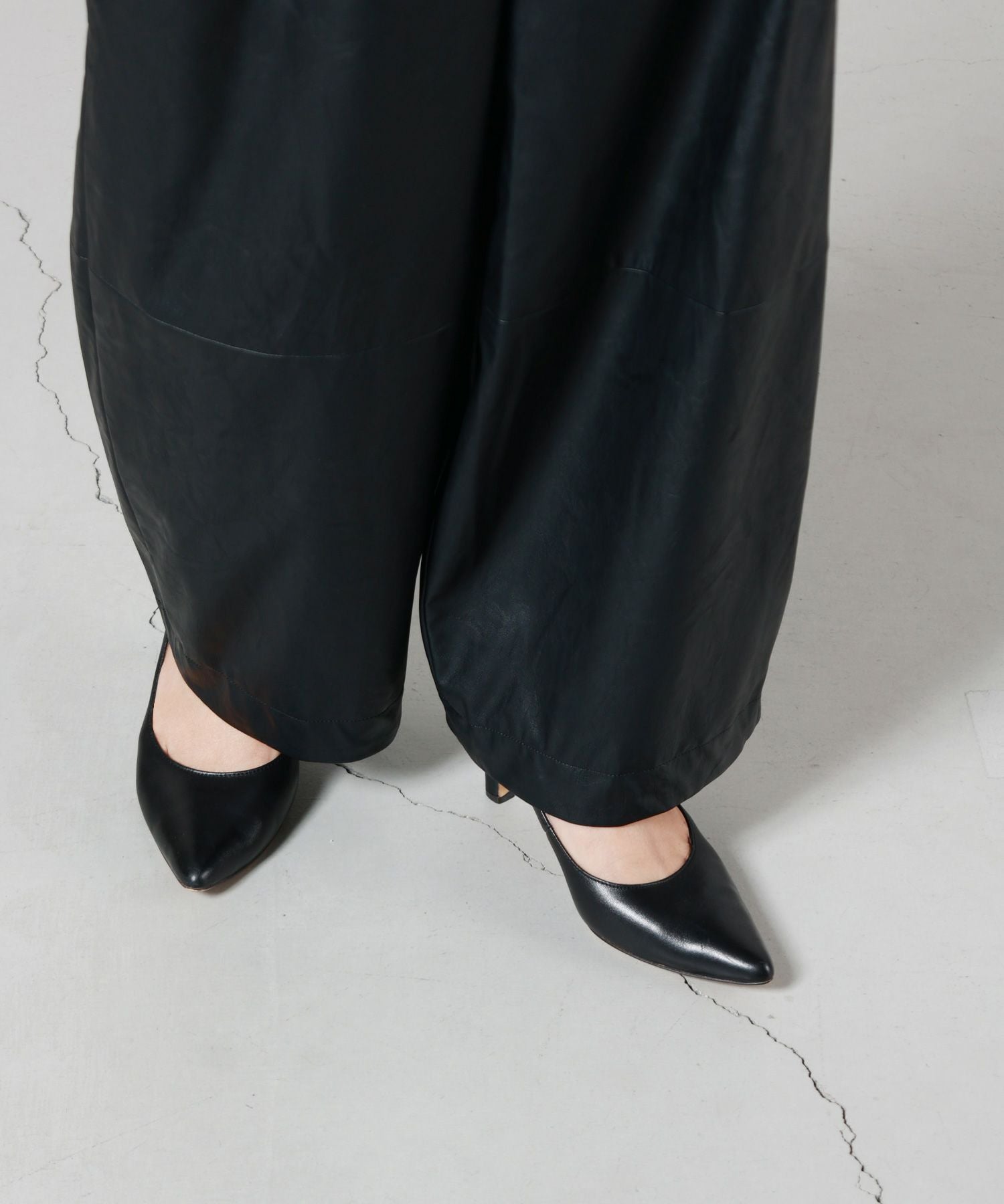 SACRA(サクラ)】 SYNTHETIC LEATHER PANTS｜PARIGOT ONLINE（パリゴ