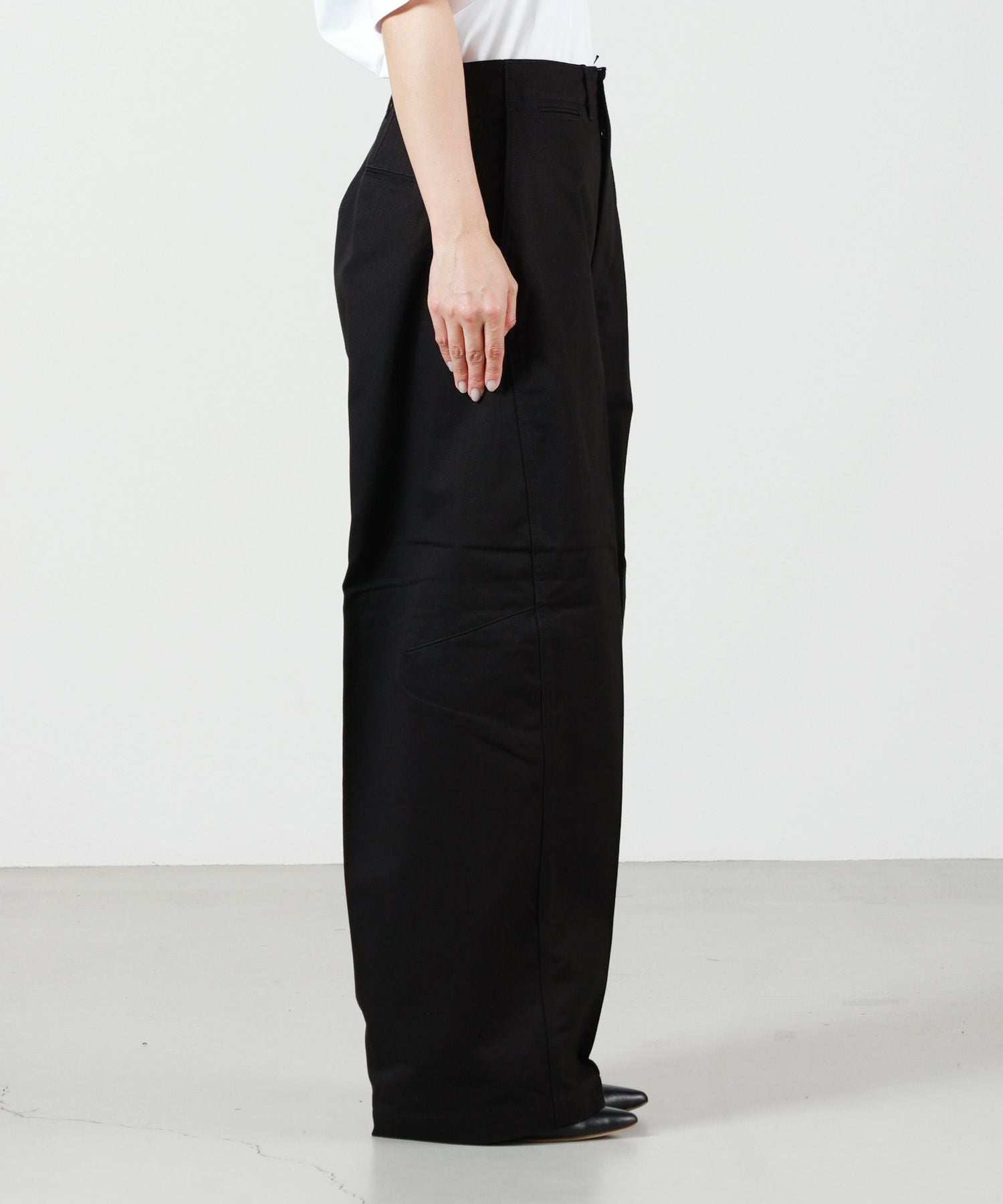 コタロー さま専用⭐︎HYKE チノパンツ　未使用 HYKE(ハイク)】 ≪Genderless≫BARREL-LEG CHINO PANTS｜PARIGOT