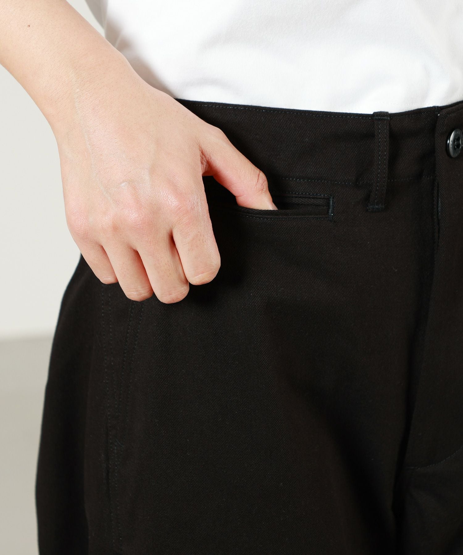 HYKE(ハイク)】 ≪Genderless≫BARREL-LEG CHINO PANTS｜PARIGOT