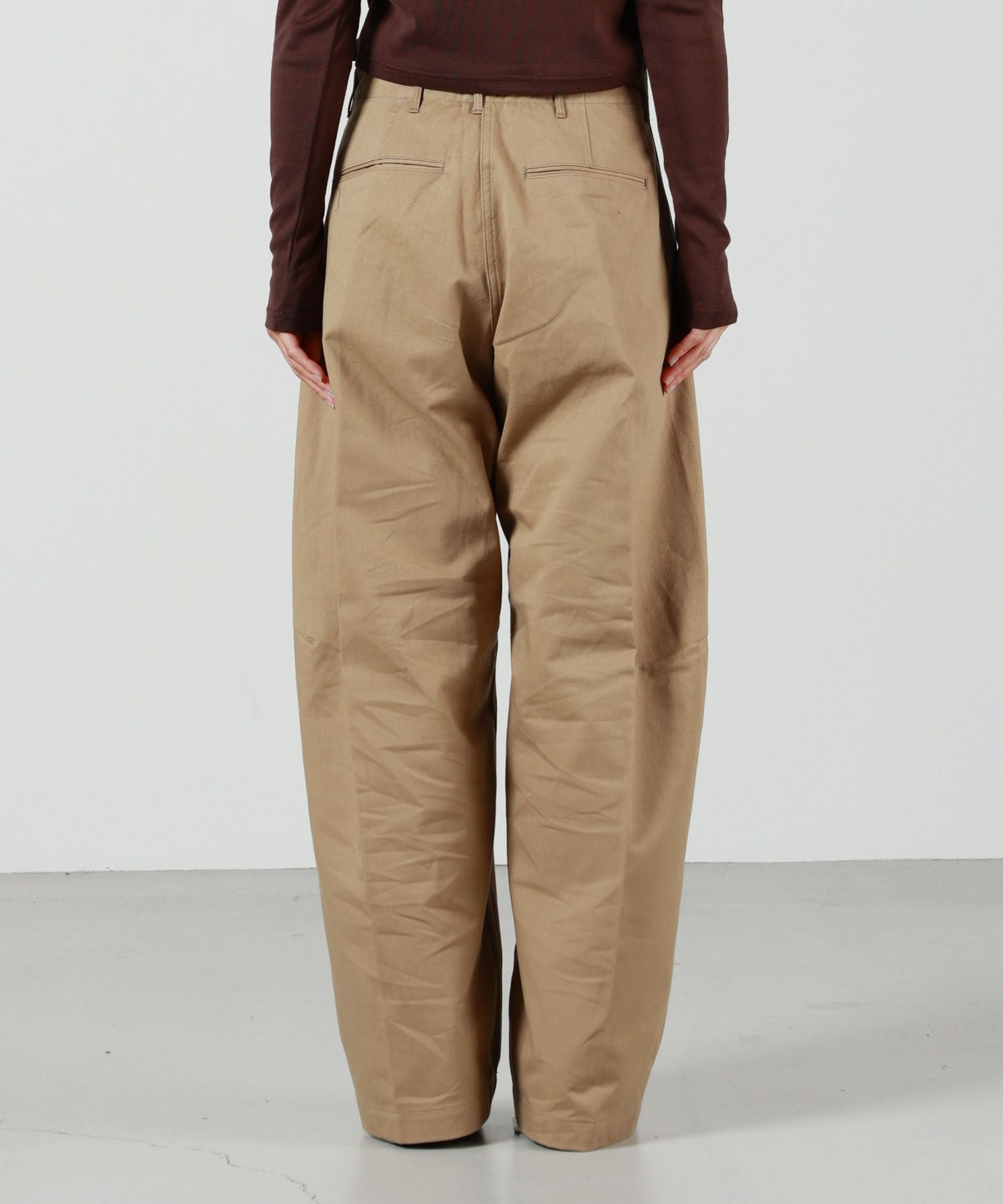 HYKE(ハイク)】 ≪Genderless≫BARREL-LEG CHINO PANTS｜PARIGOT