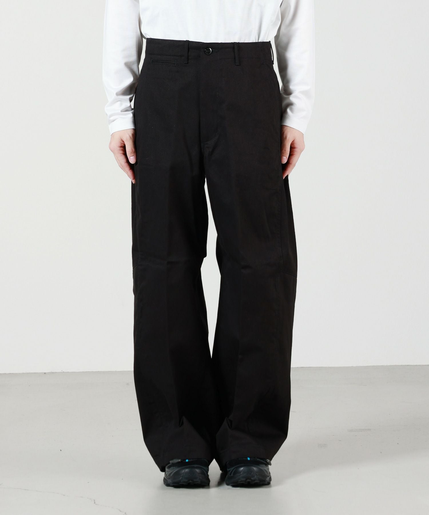 HYKE(ハイク)】 ≪Genderless≫BARREL-LEG CHINO PANTS｜PARIGOT