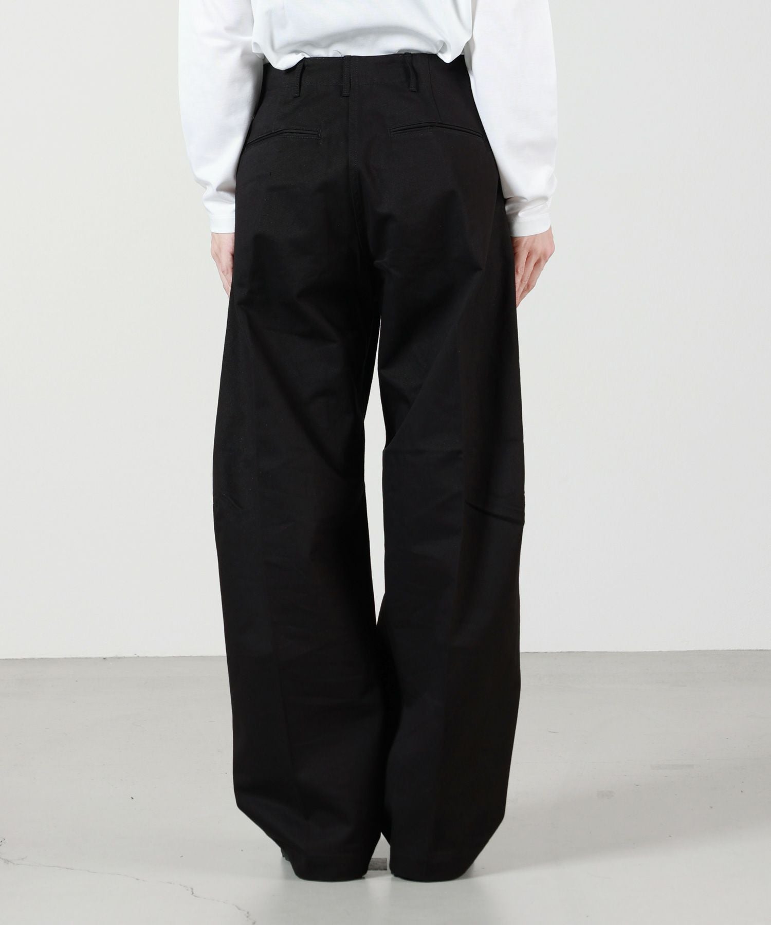 HYKE(ハイク)】 ≪Genderless≫BARREL-LEG CHINO PANTS｜PARIGOT