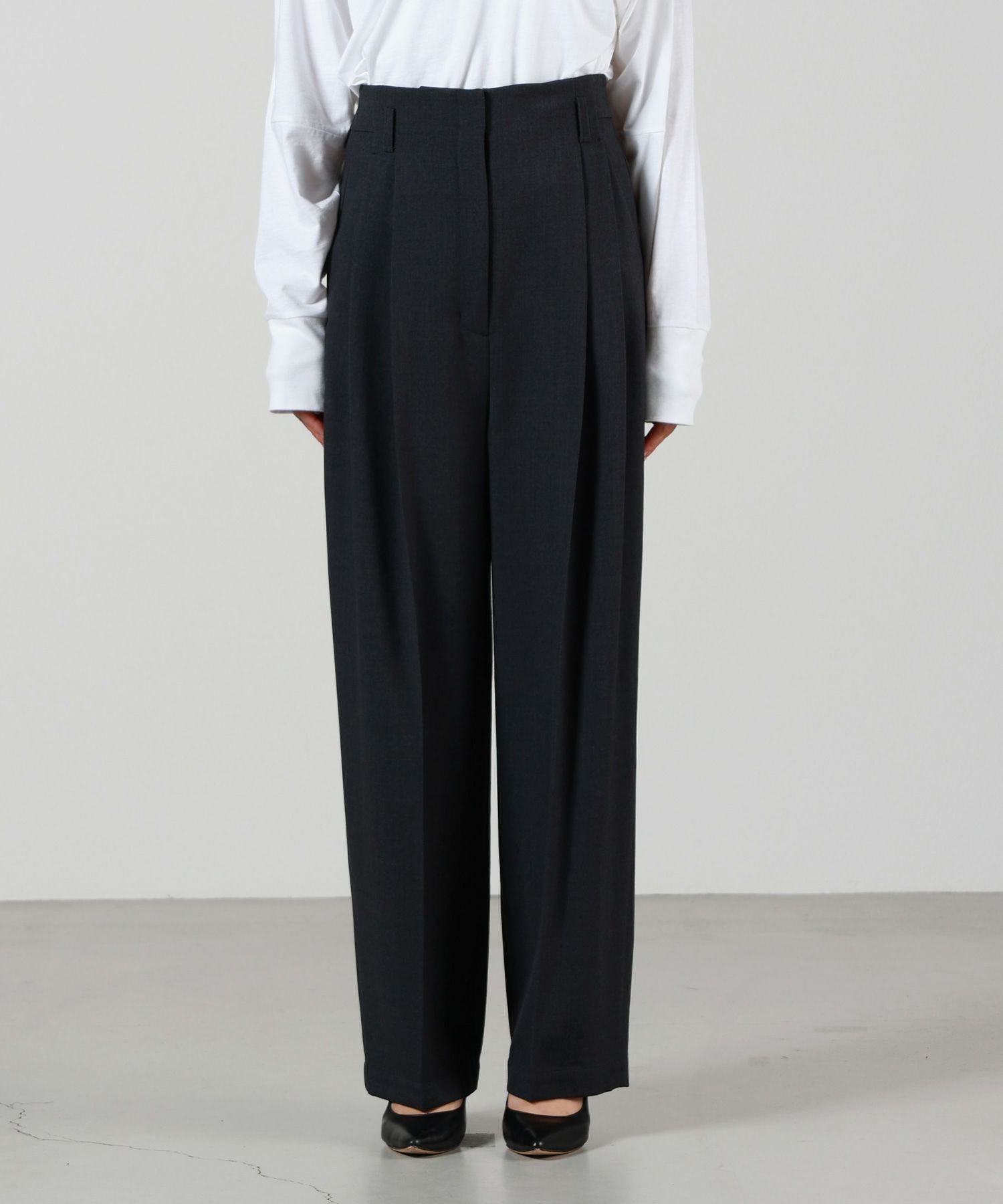 IIROT(イロット)】 Wool Brend Tuck Trousers｜PARIGOT ONLINE（パリゴ