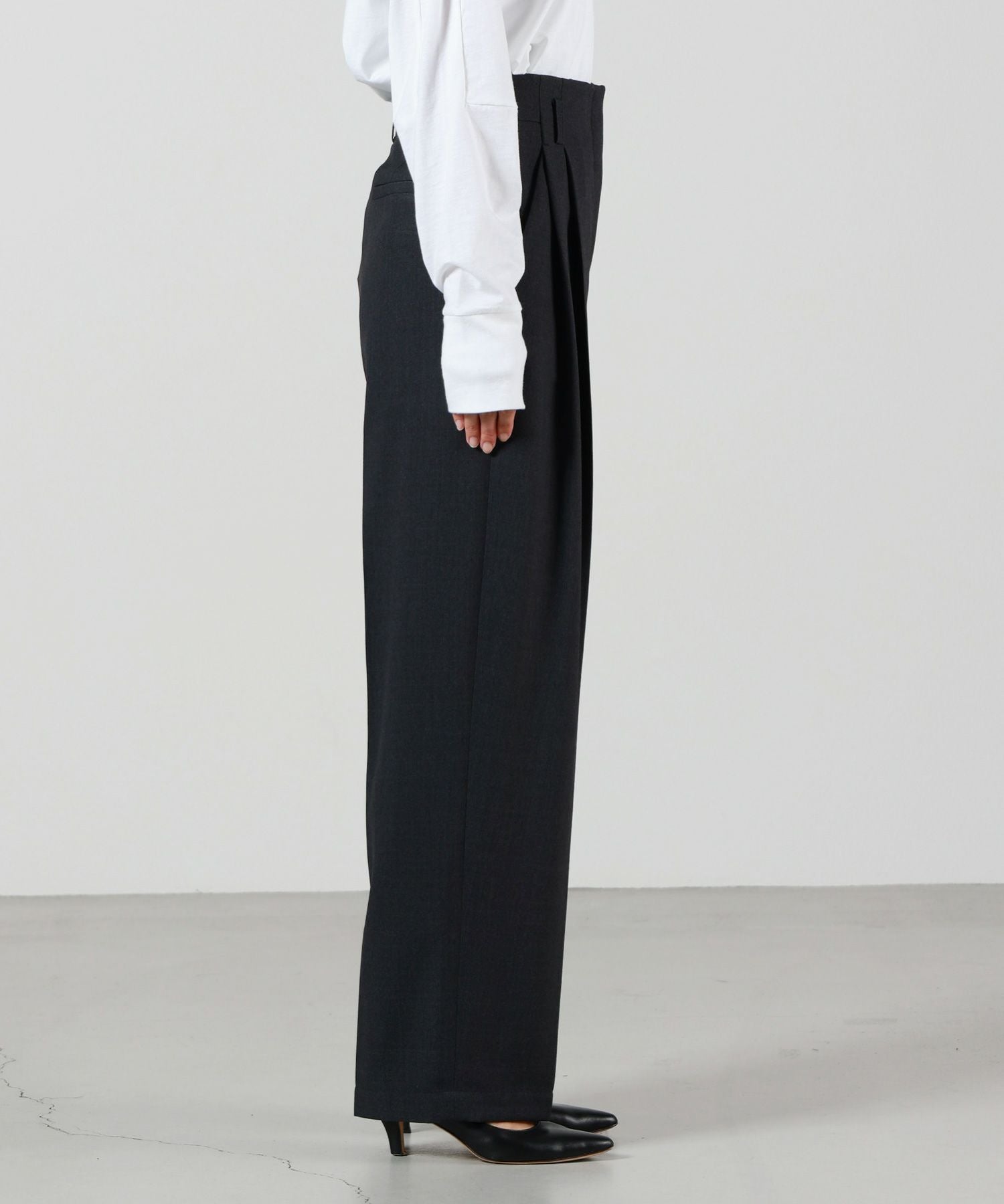 IIROT(イロット)】 Wool Brend Tuck Trousers｜PARIGOT ONLINE（パリゴ